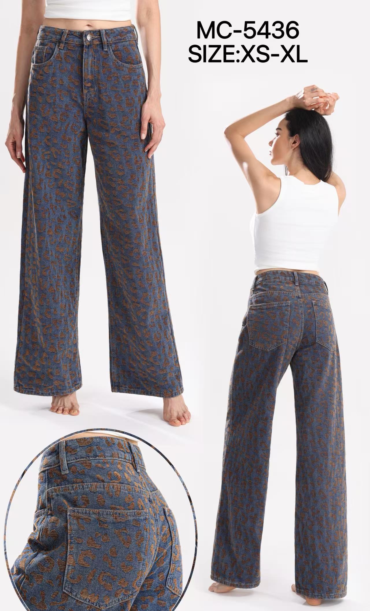 Weite Jeans mit Leopardenmuster