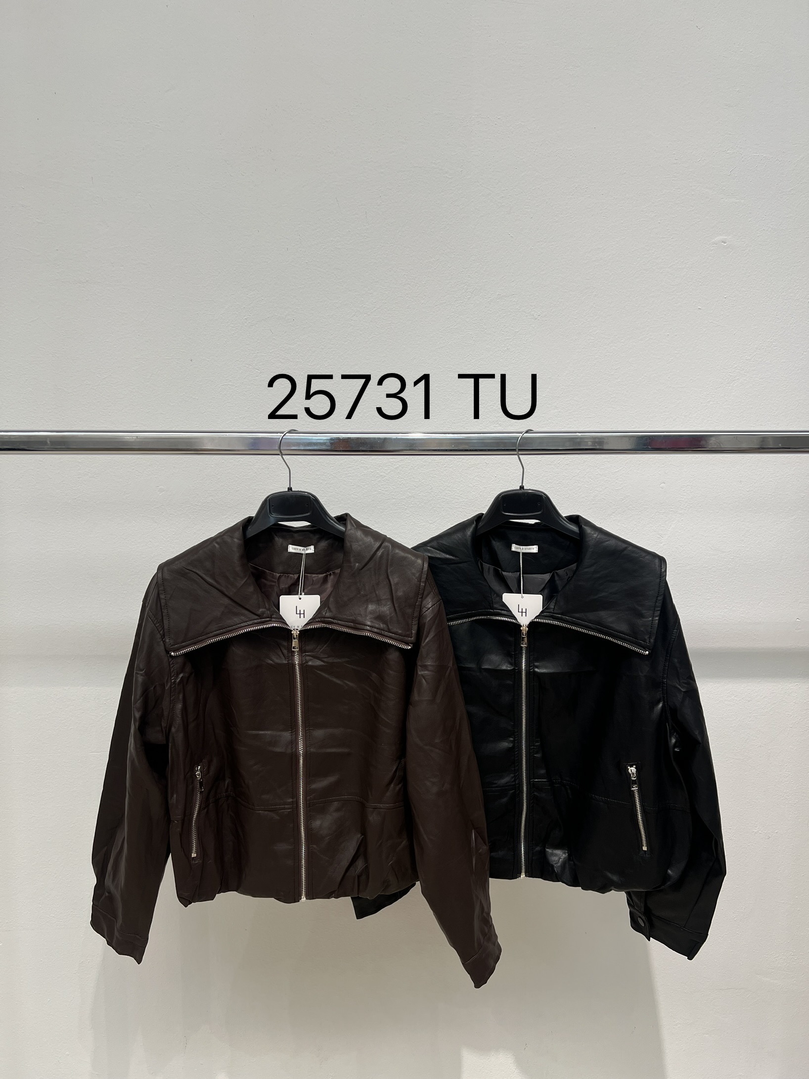 Jacke aus Kunstleder mit Kragen