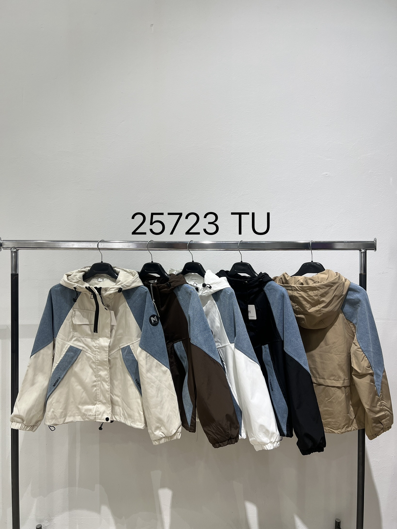 Jacke mit Kapuze und Kordelzug