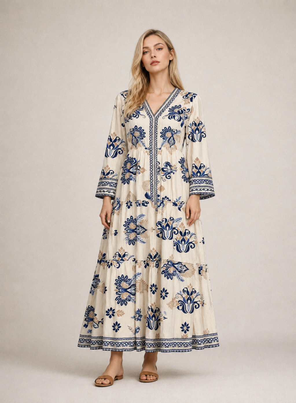 Langes, lockeres Kleid mit V‑Ausschnitt