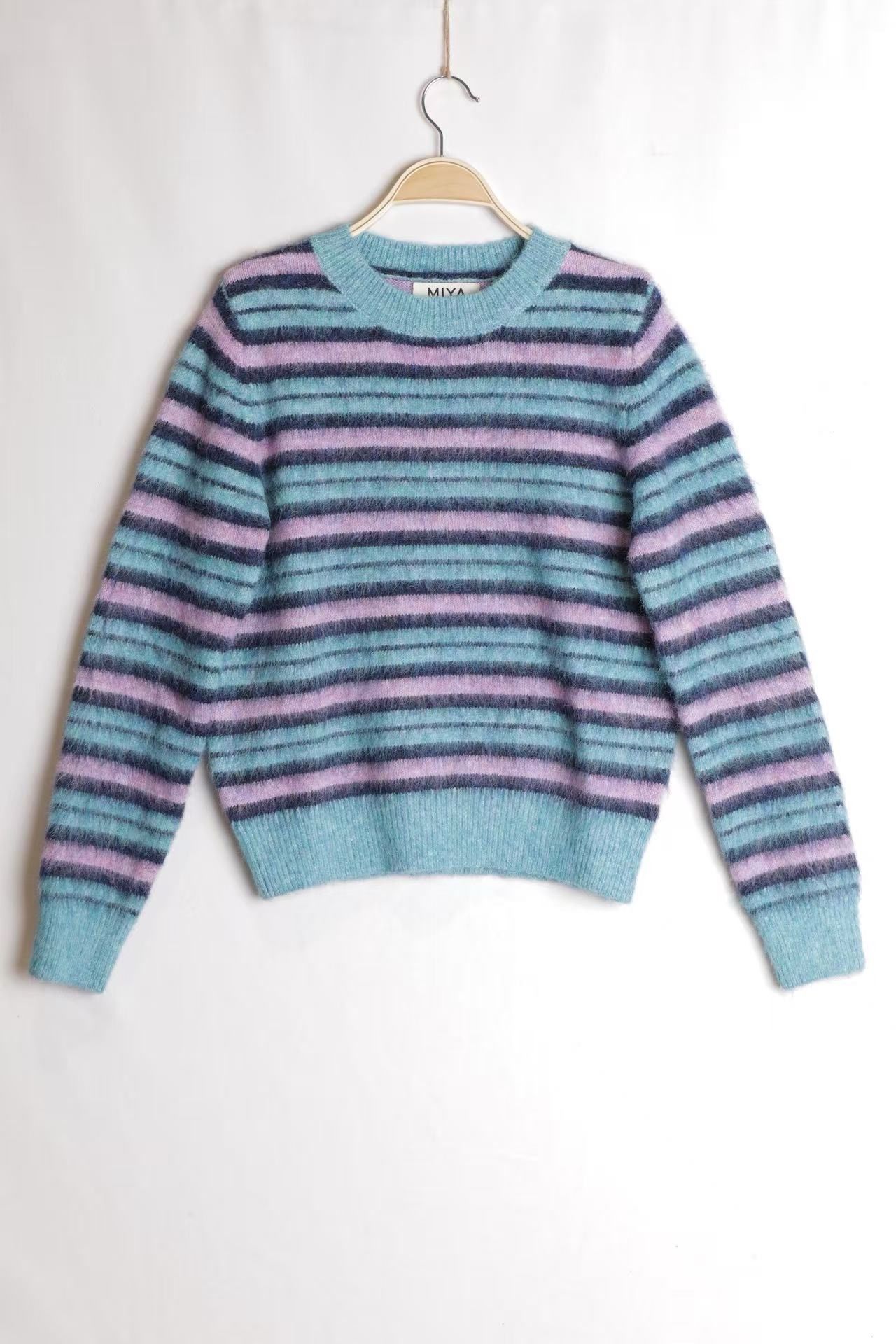 Flauschiger Streifenpullover
