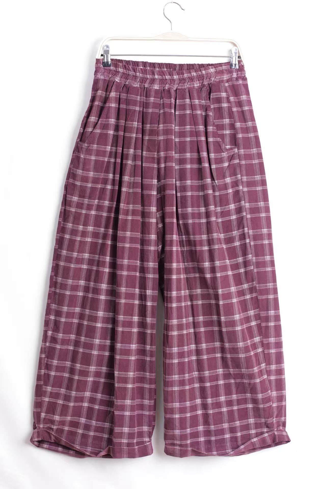 Weite Hosen mit Falten