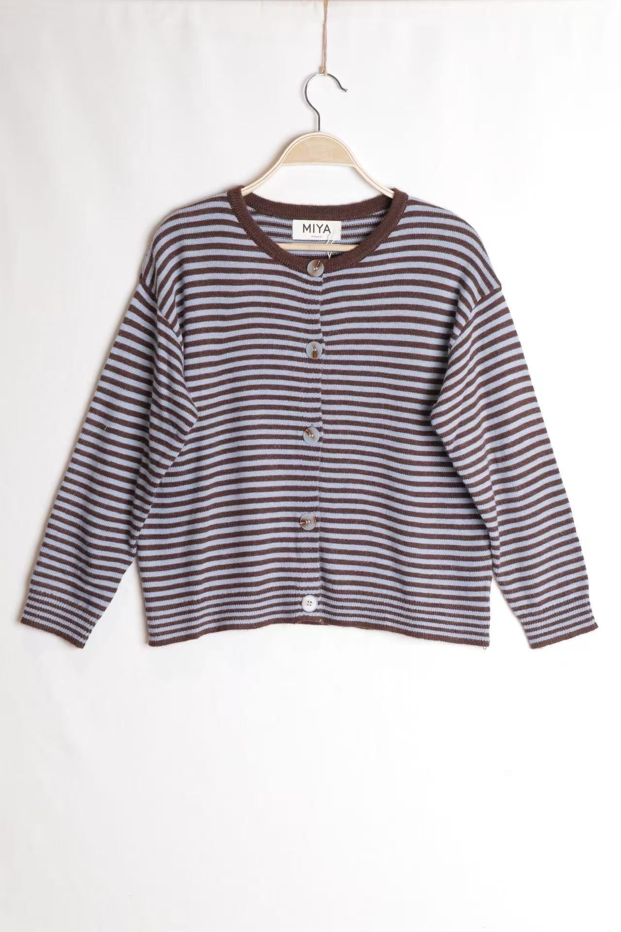 Gestreifter klassischer Cardigan
