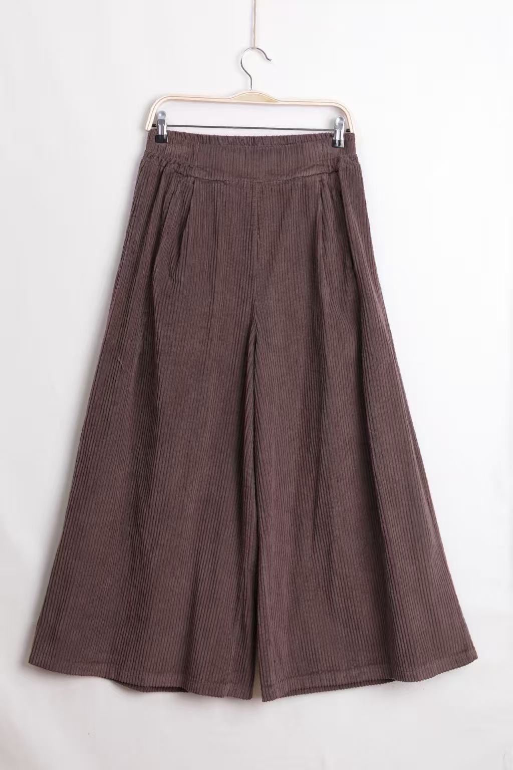 Weite Culotte-Hose mit Falten
