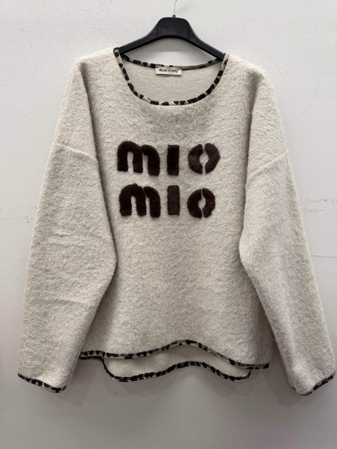 Oversize Pullover mit Schriftzug