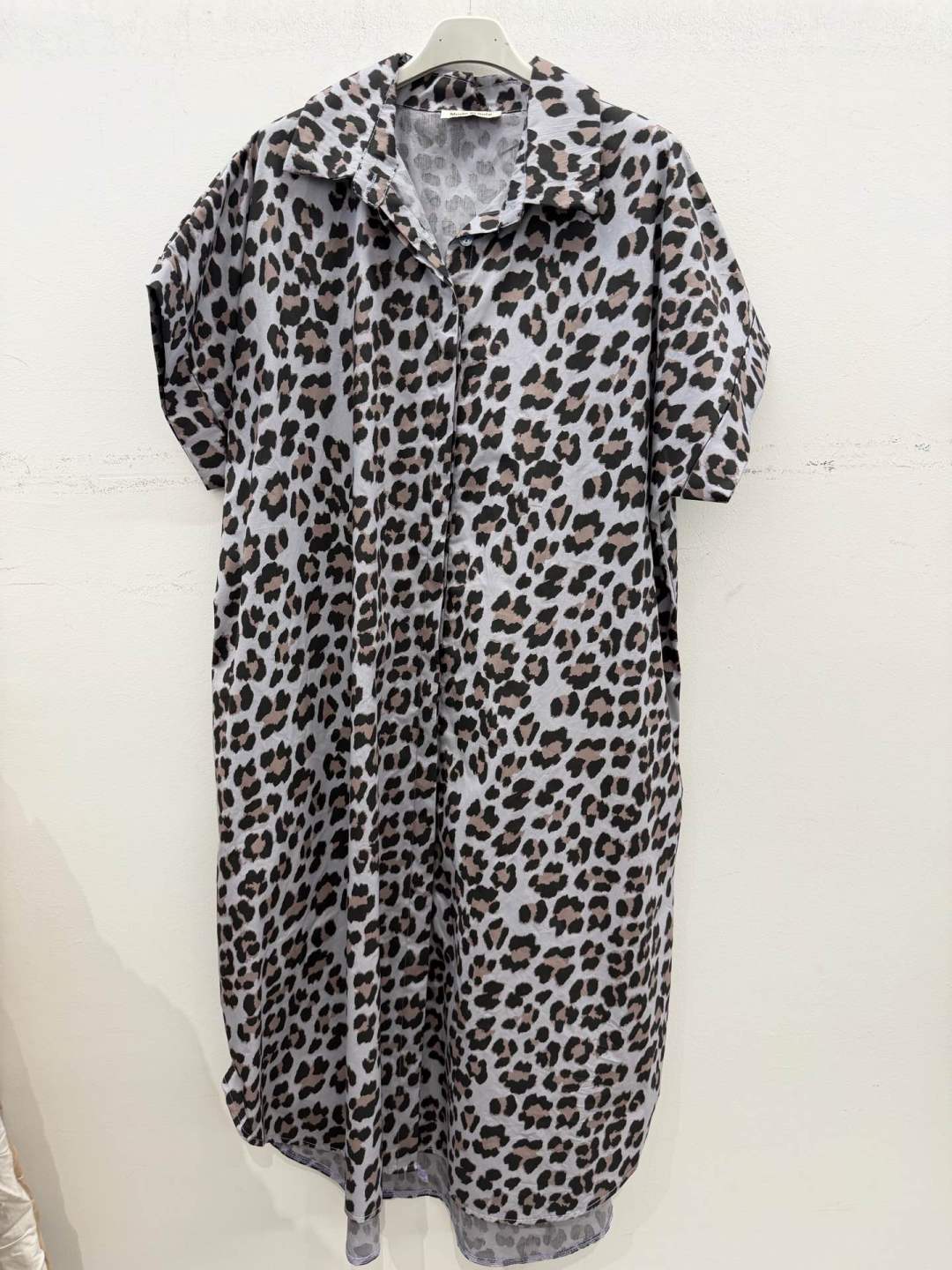 Midi-Hemdkleid mit Leopardenmuster