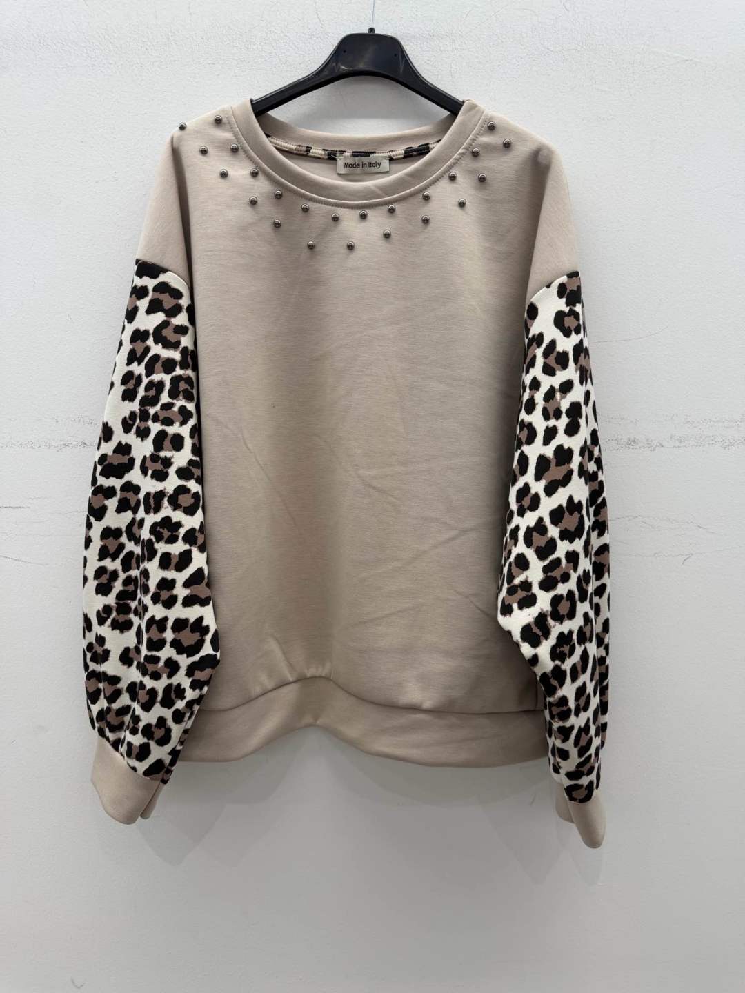 Lässiger Sweatshirt mit Nieten