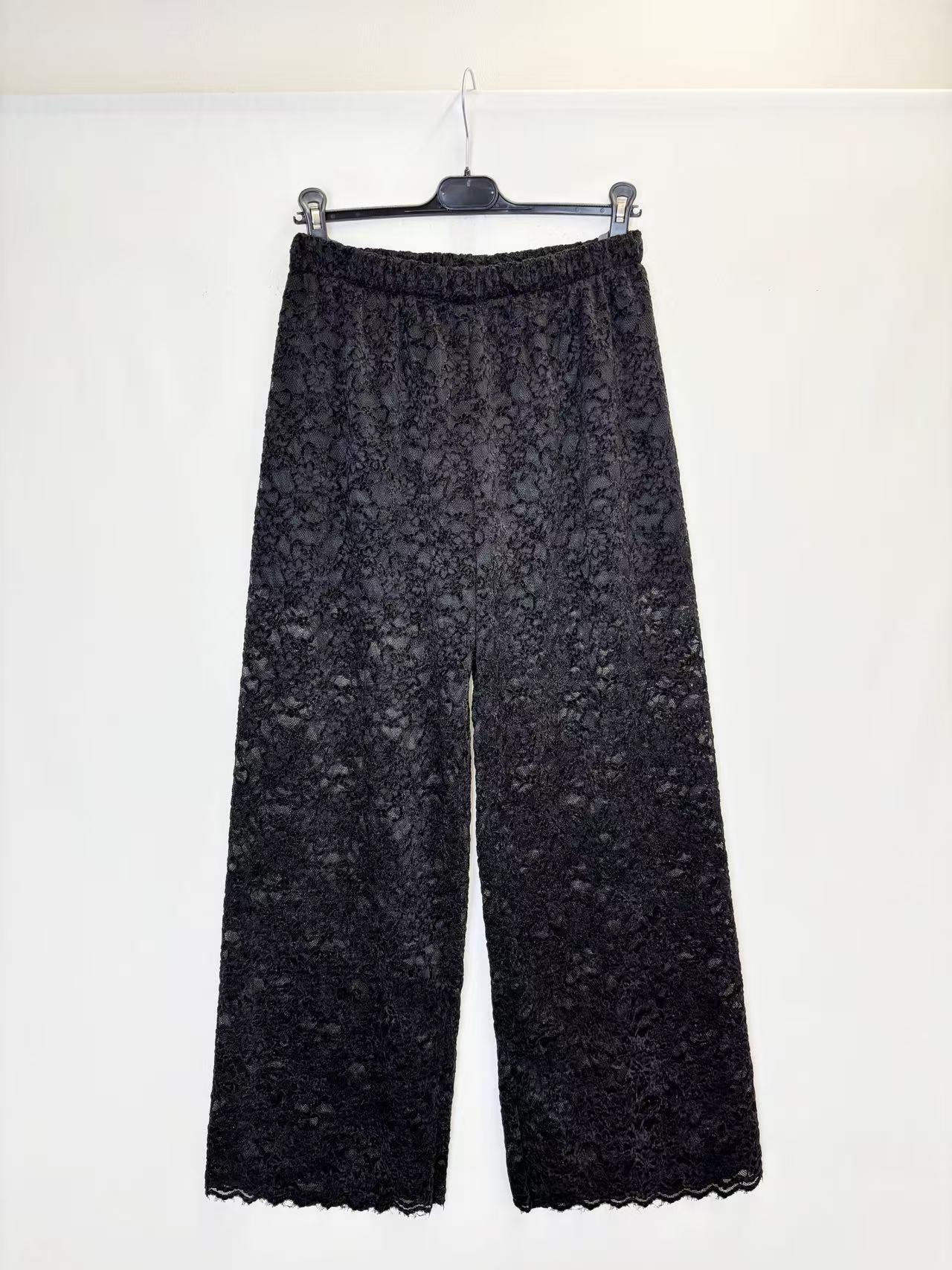 Spitzenhose mit weitem Bein