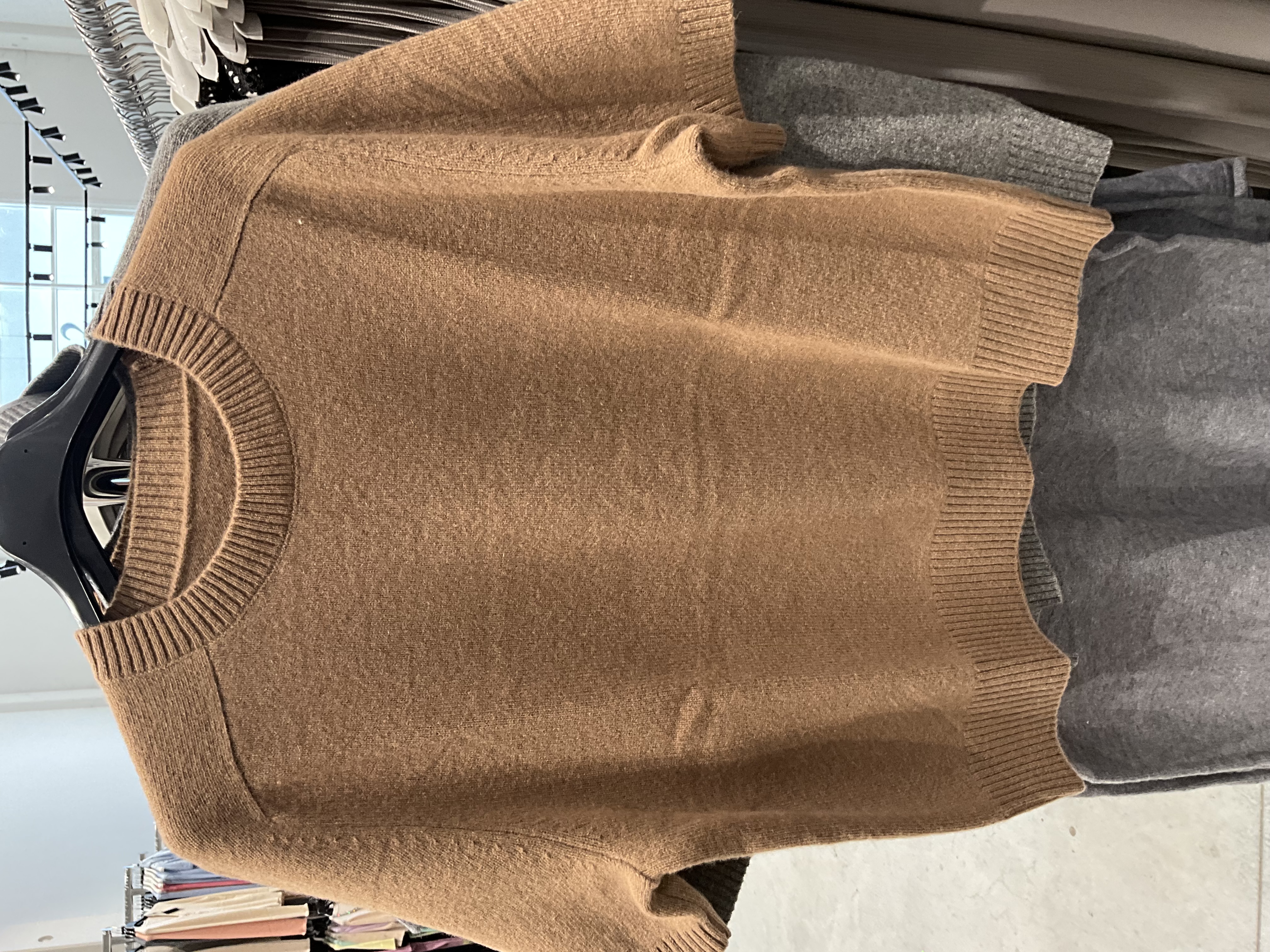 Kurzer Rippstrick-Pullover