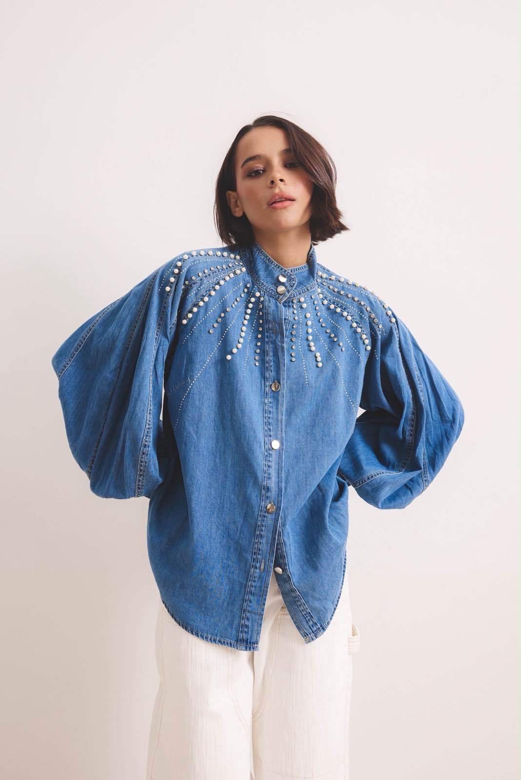 Oversize-Hemd mit Perlenbesatz