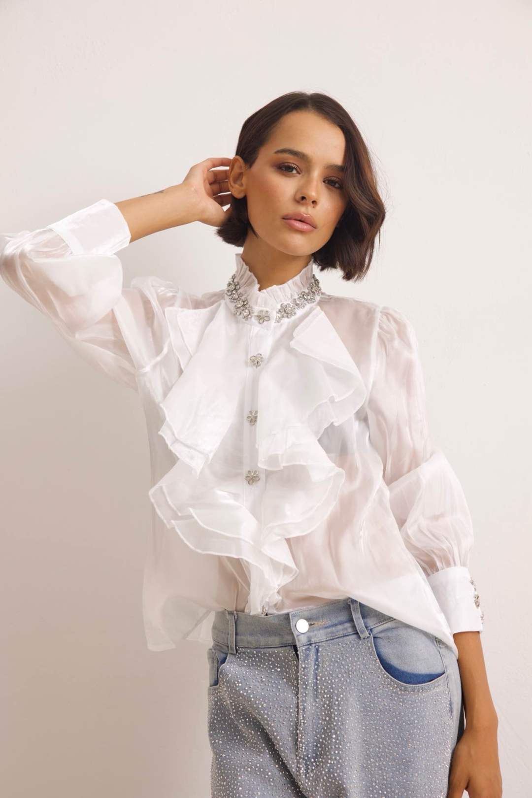 Bluse mit Volant und Stehkragen