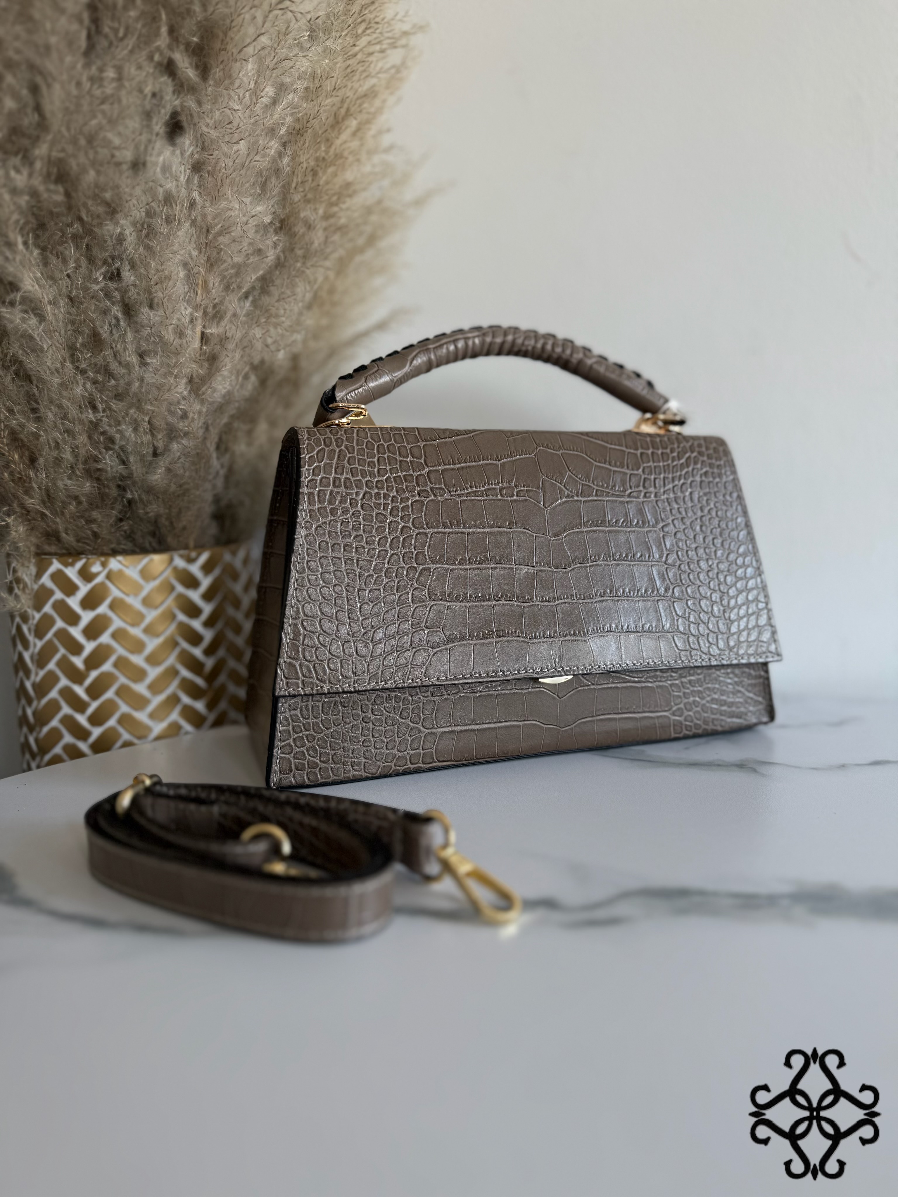 Geprägte Lederhandtasche