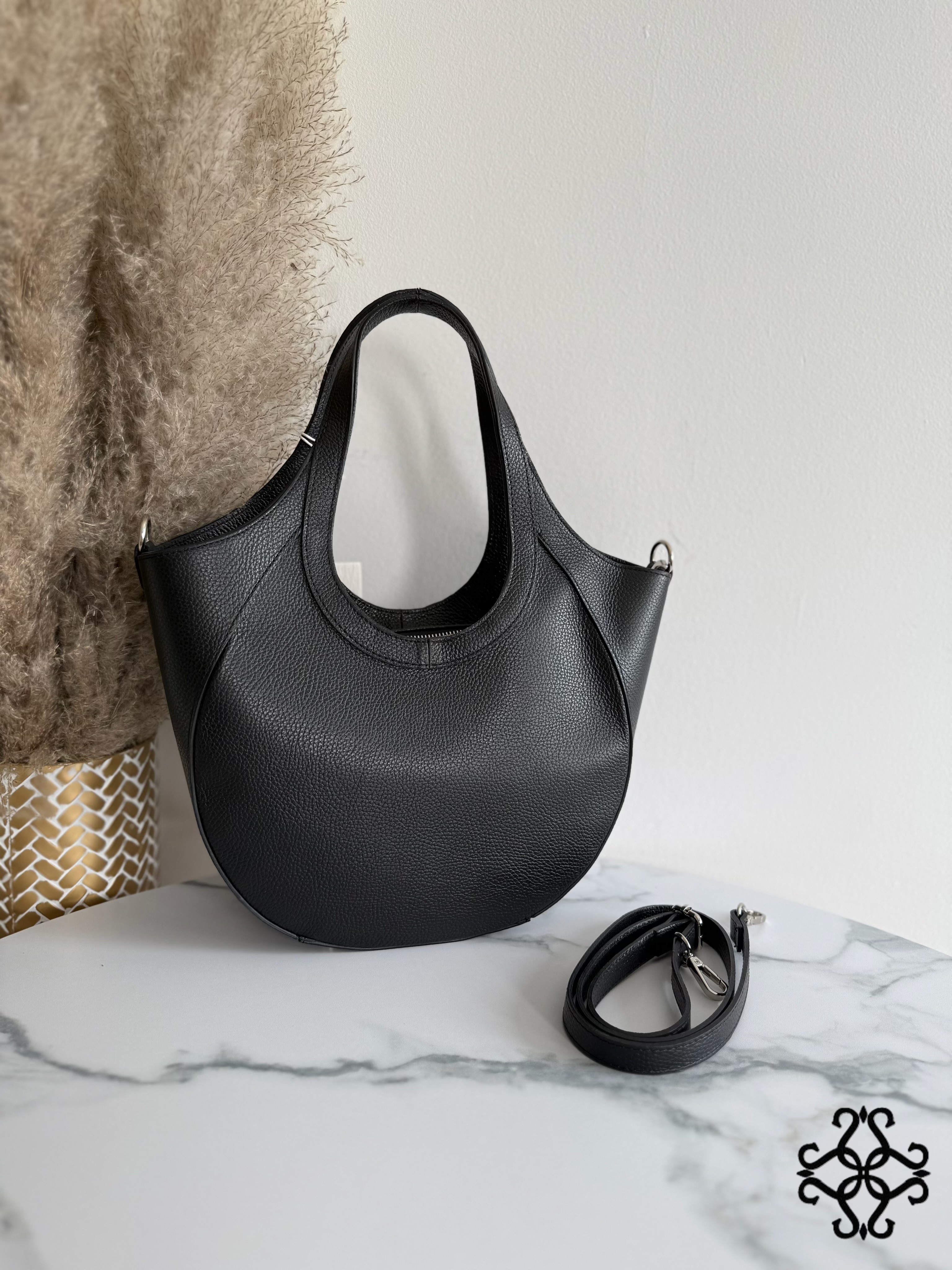 Matte Hobo-Bag mit Reißverschluss