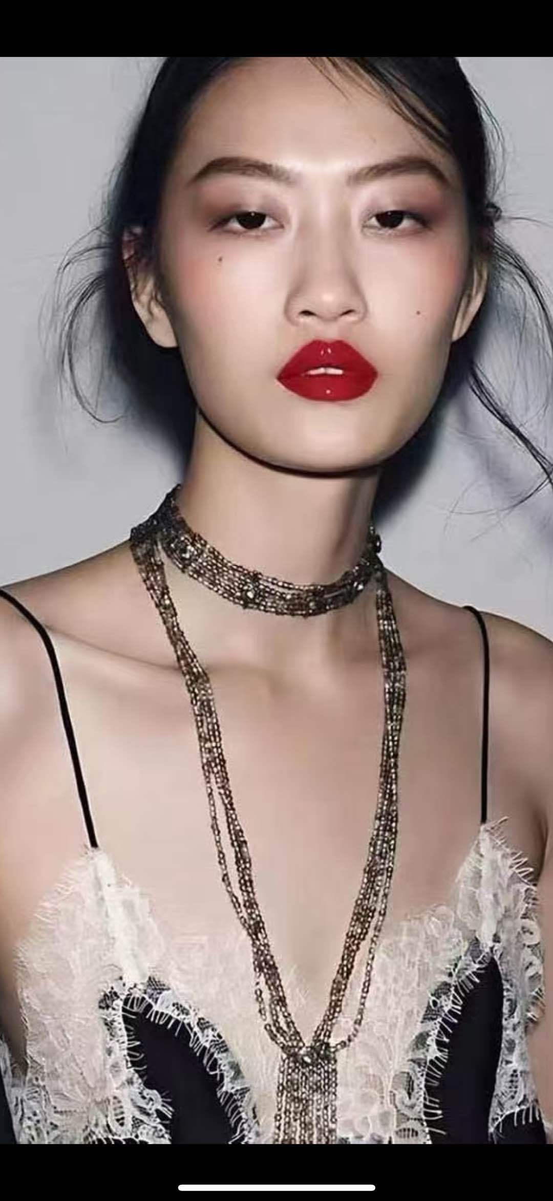 Choker mit dekorativer Quaste