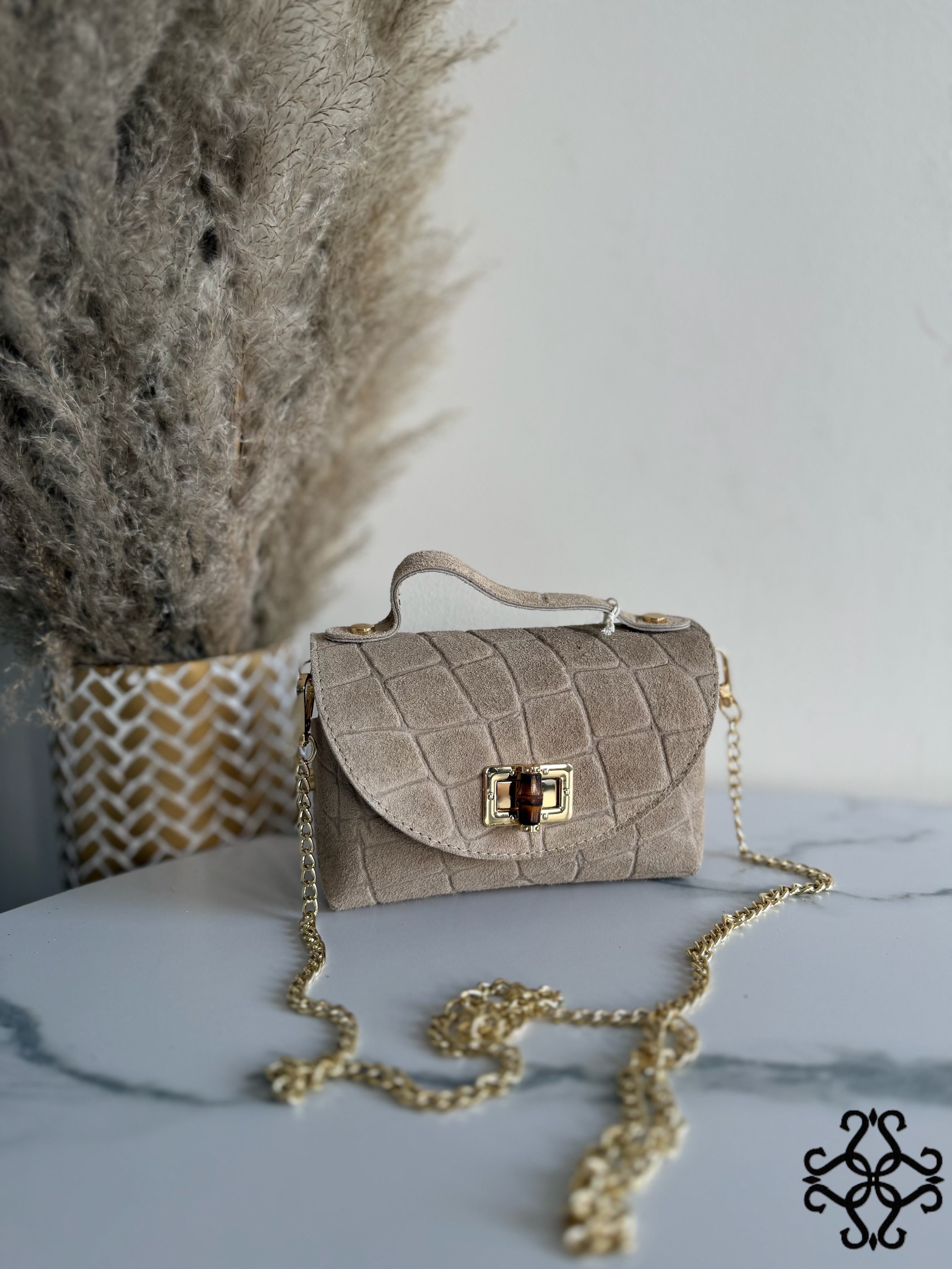 Mini Wildledertasche mit Knöpfen