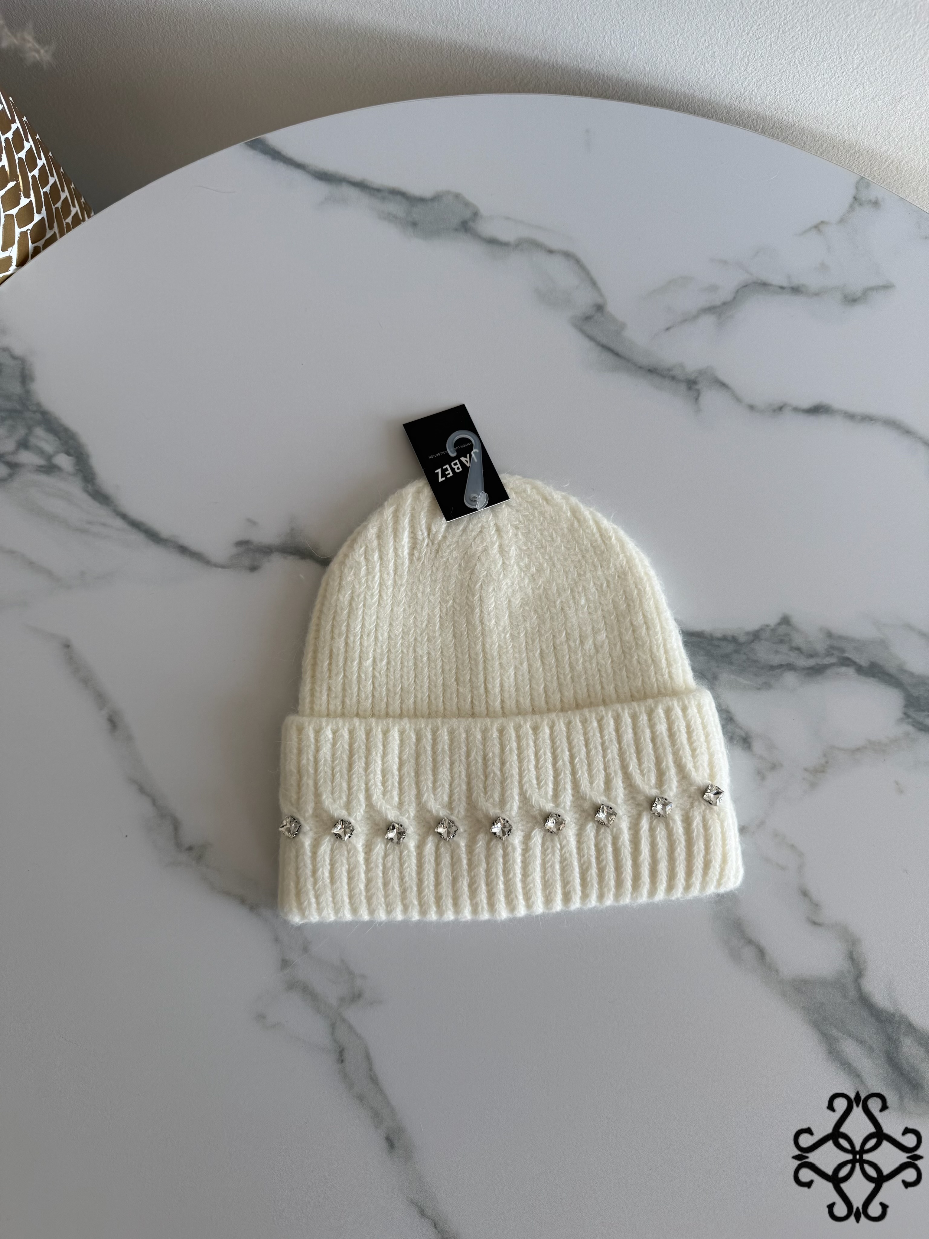 Rippmütze im Beanie-Stil mit Nieten