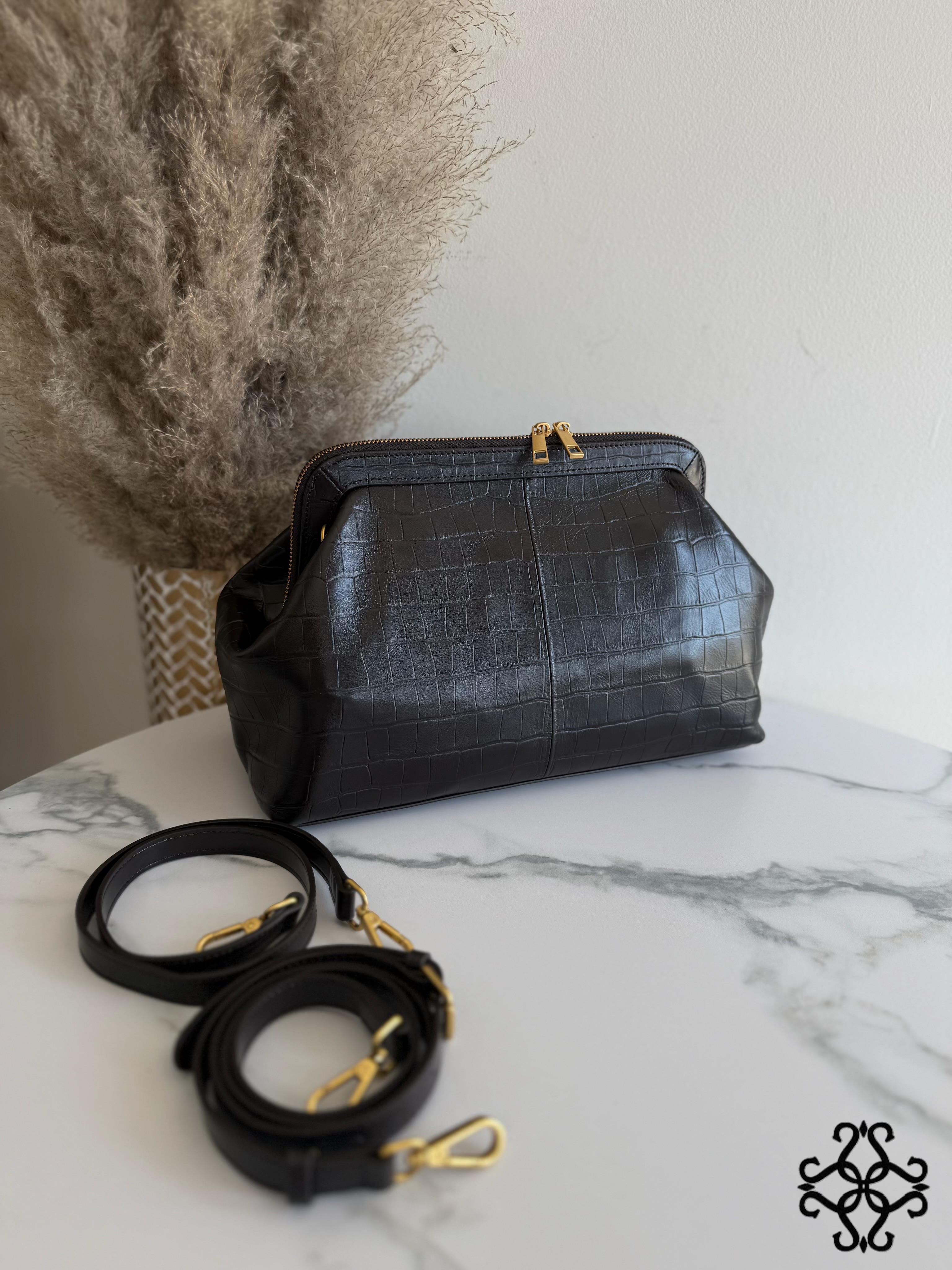 Prägierte Lederhandtasche