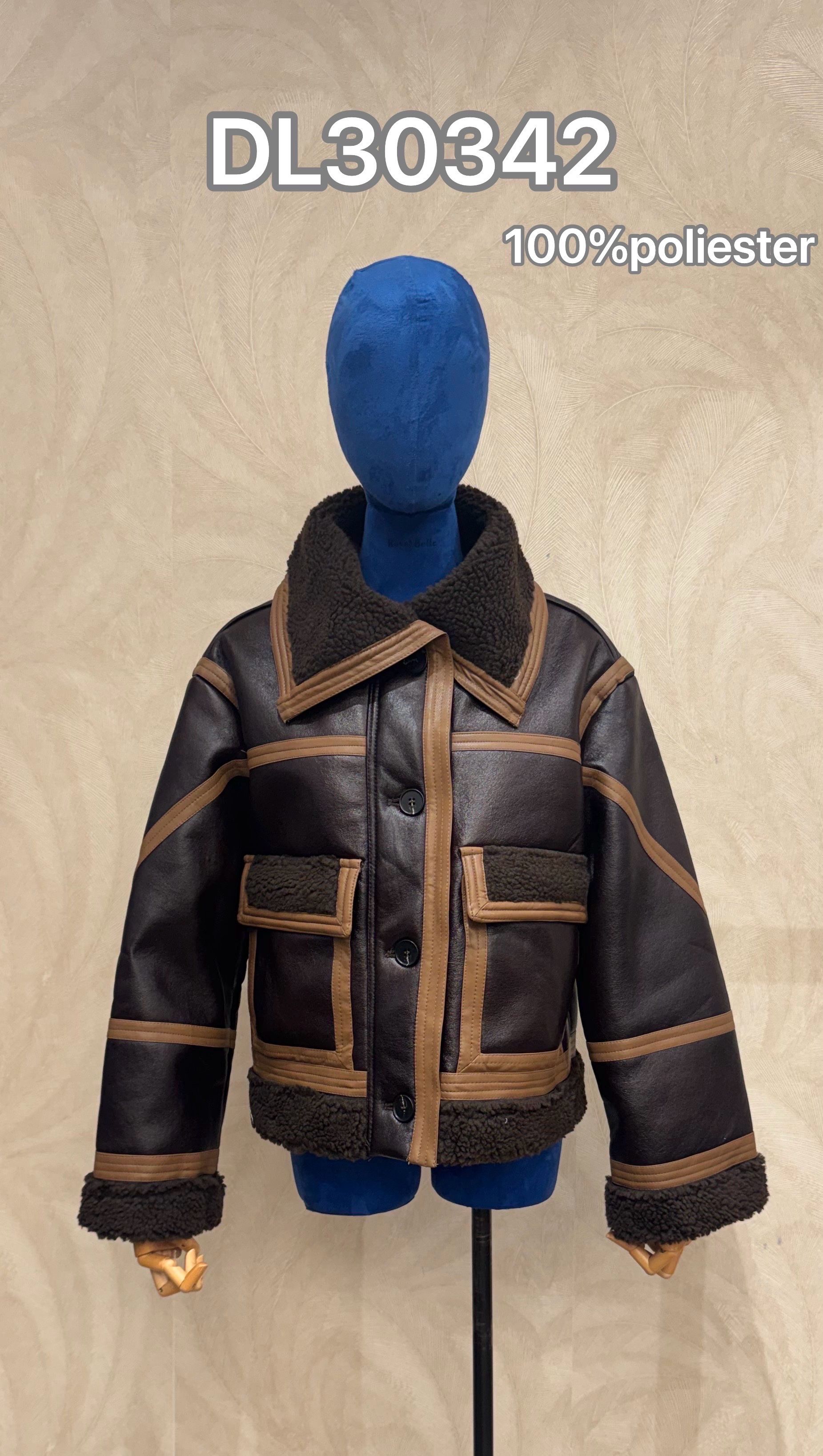 Kurze Jacke mit Hemdkragen