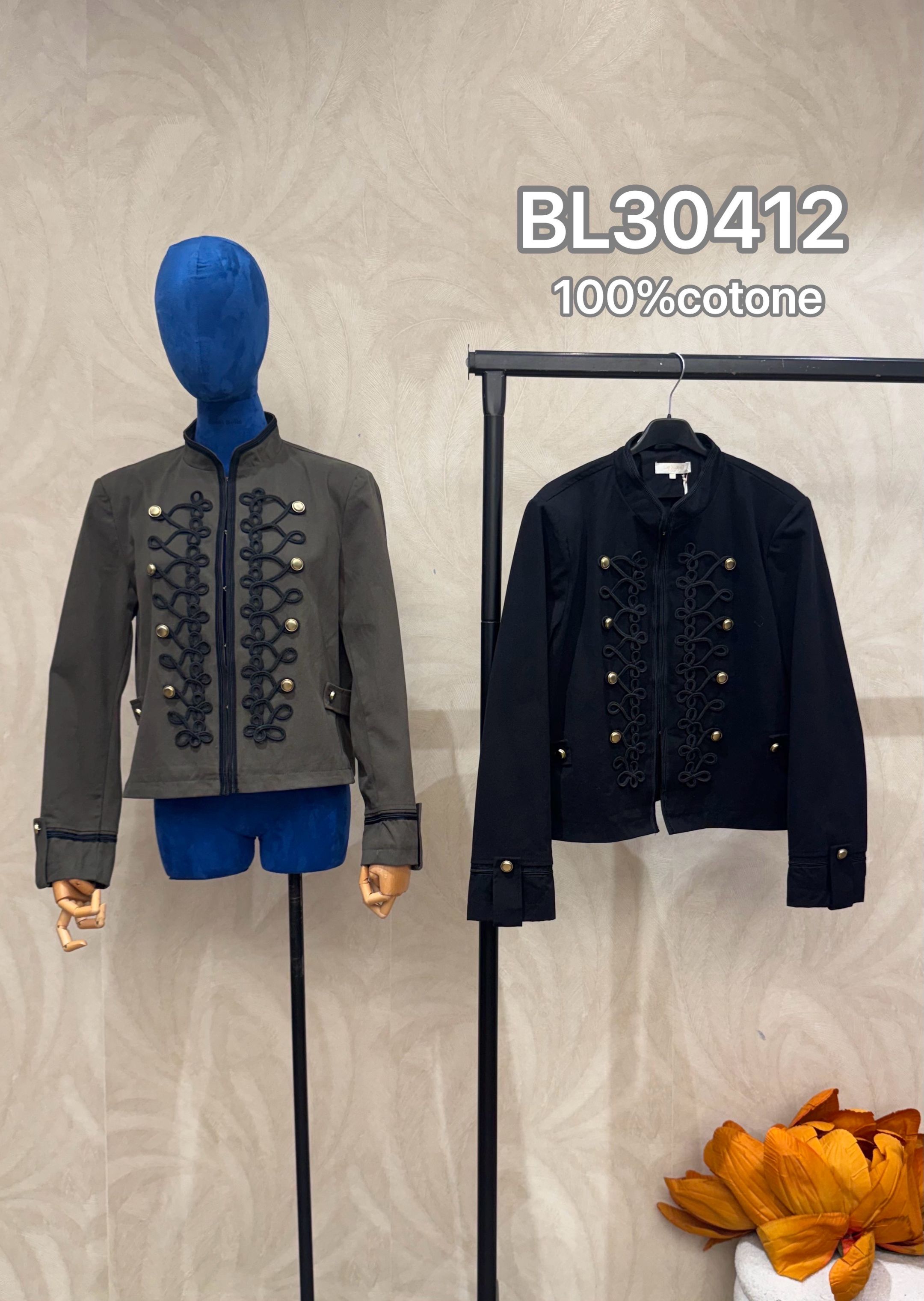 Stehkragen-Jacke mit Stickerei