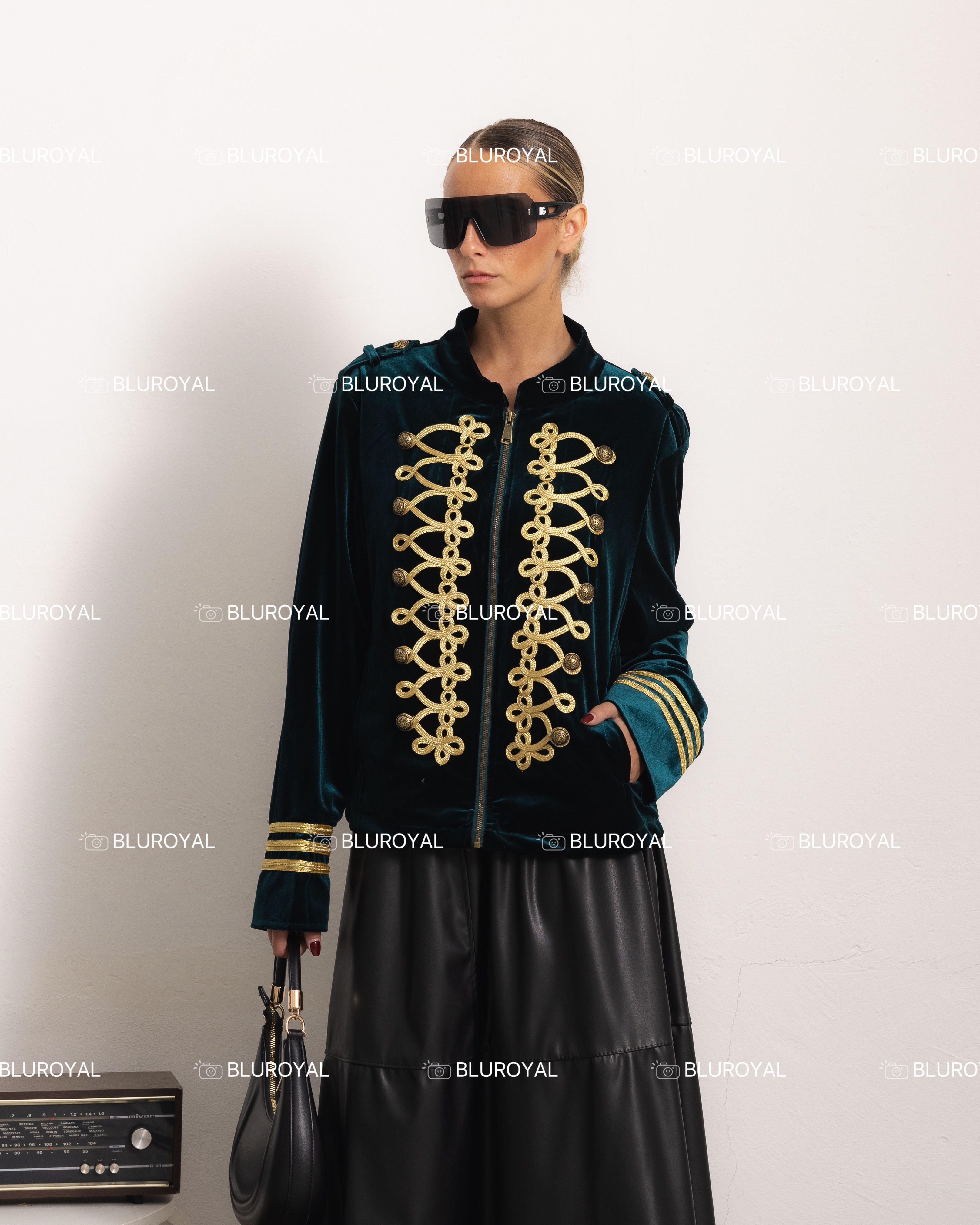 Samtjacke mit Stehkragen