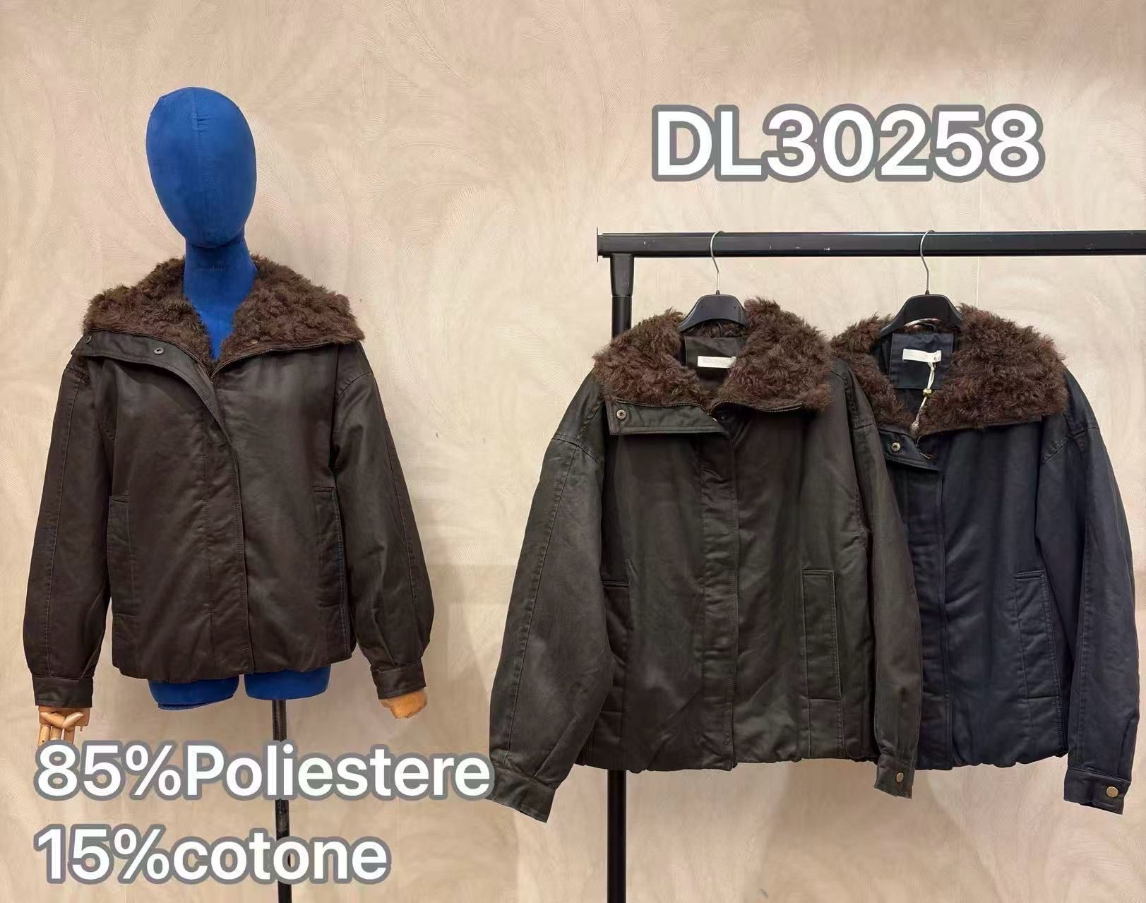 Gerade Jacke bis zur Hüfte