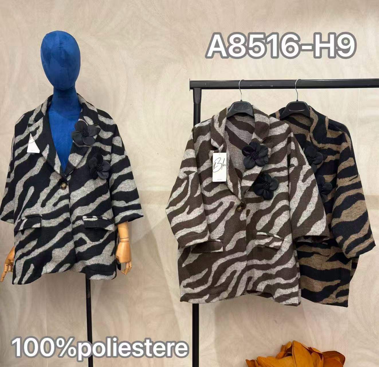 Weiter Mantel mit Revers