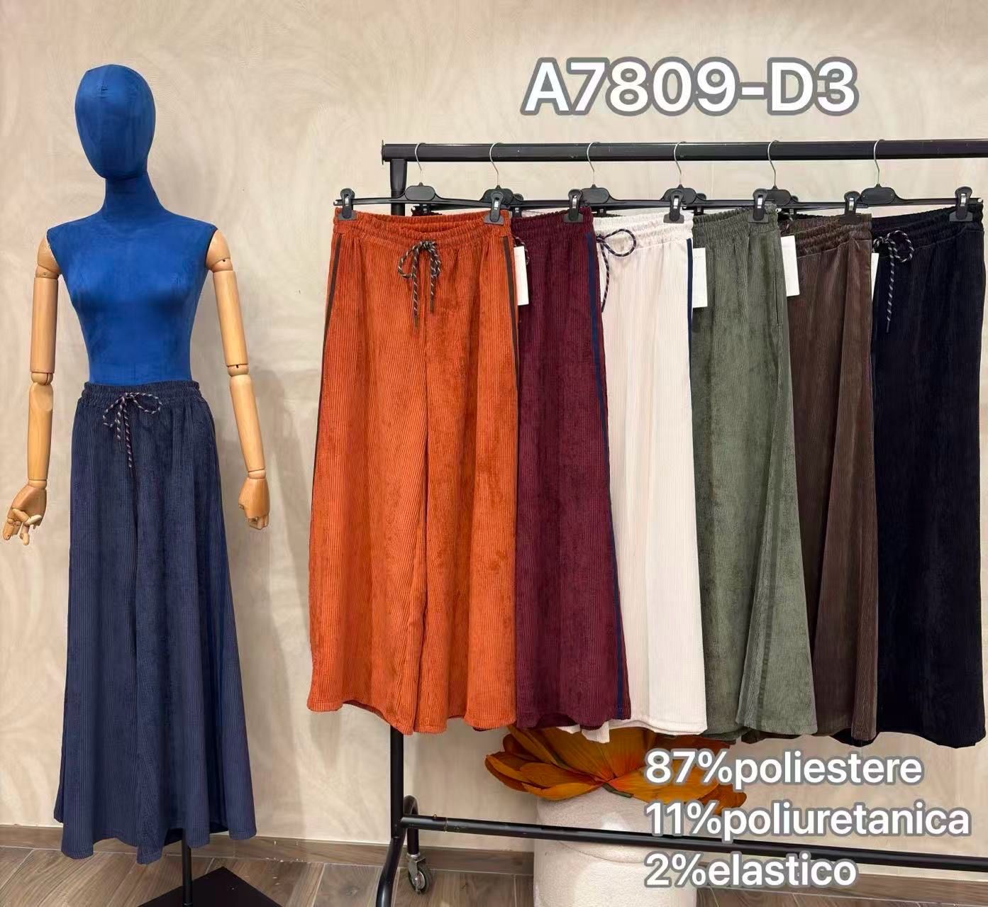 Weite, gerippte Hose