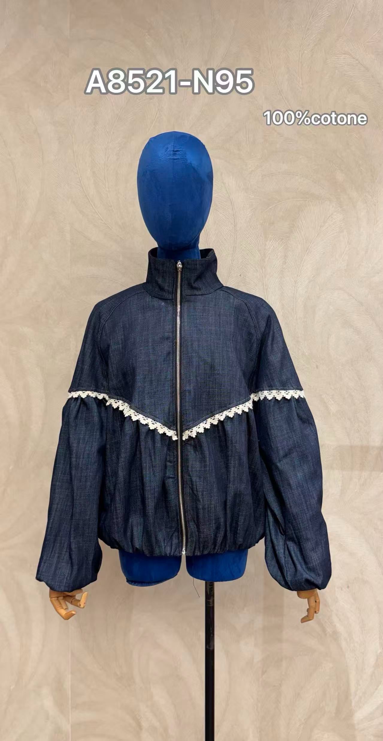 Bomberjacke mit Spitze