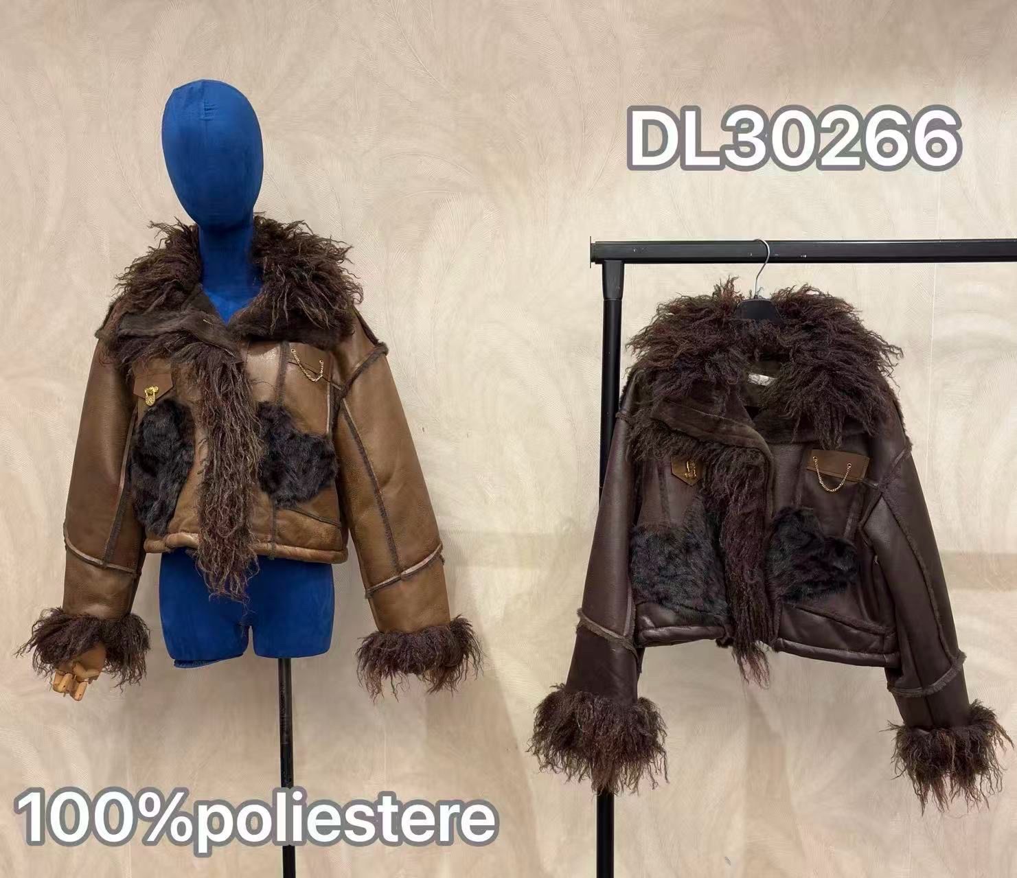 Gerade Jacke mit Fellkragen
