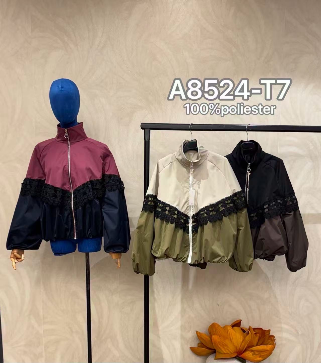 Bomberjacke mit Spitzenbesatz