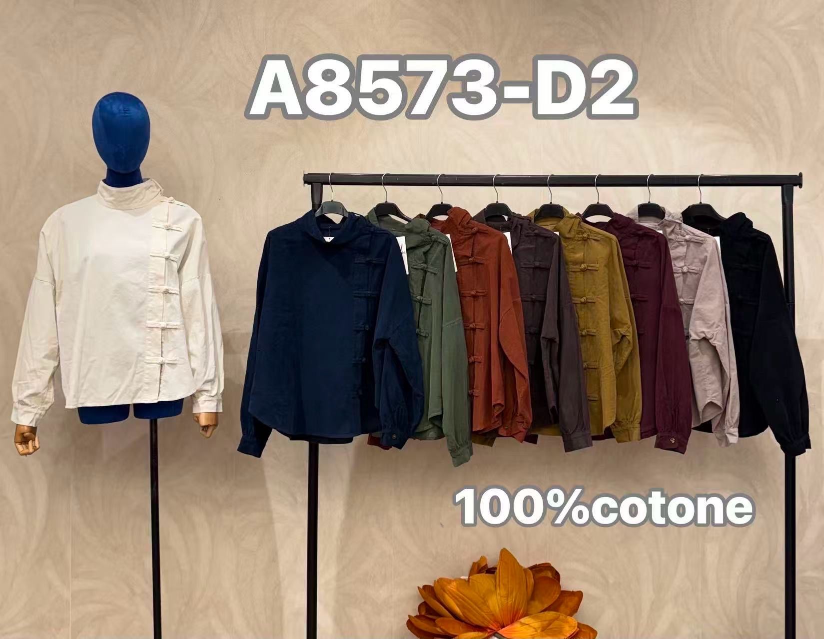 Kurze Jacke mit Stehkragen