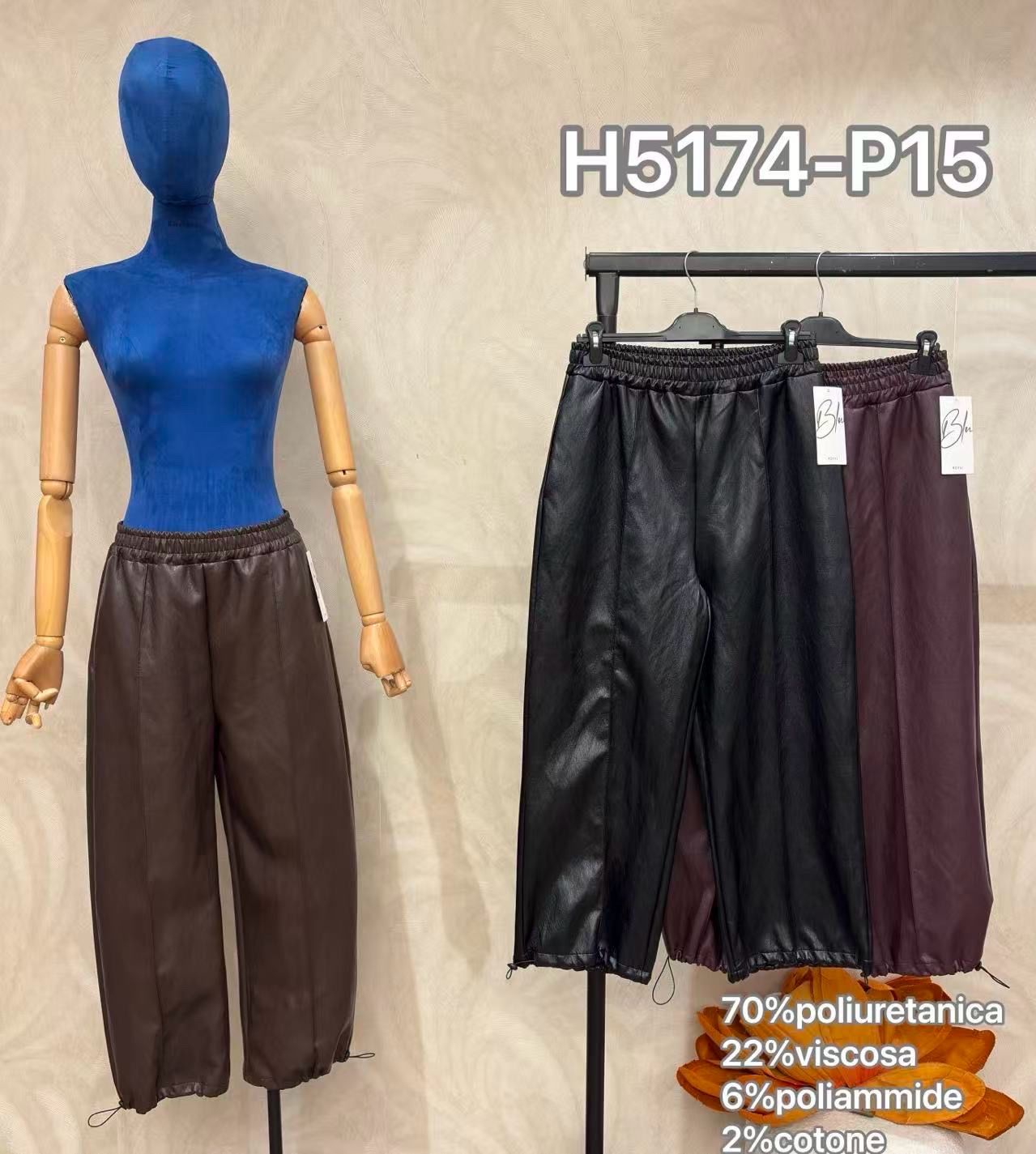 Weite Hose aus Kunstleder
