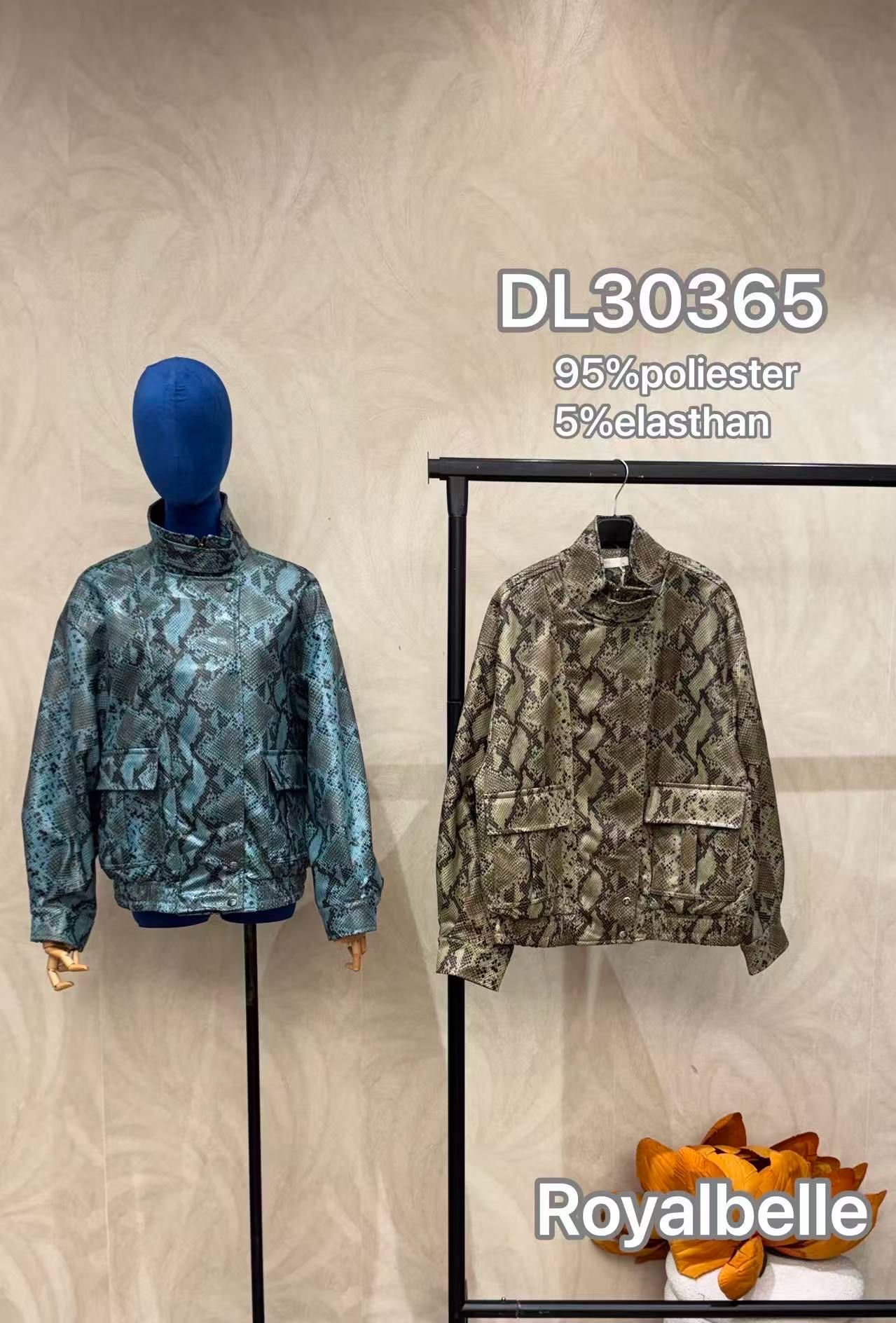 Jacke mit Schlangenprint