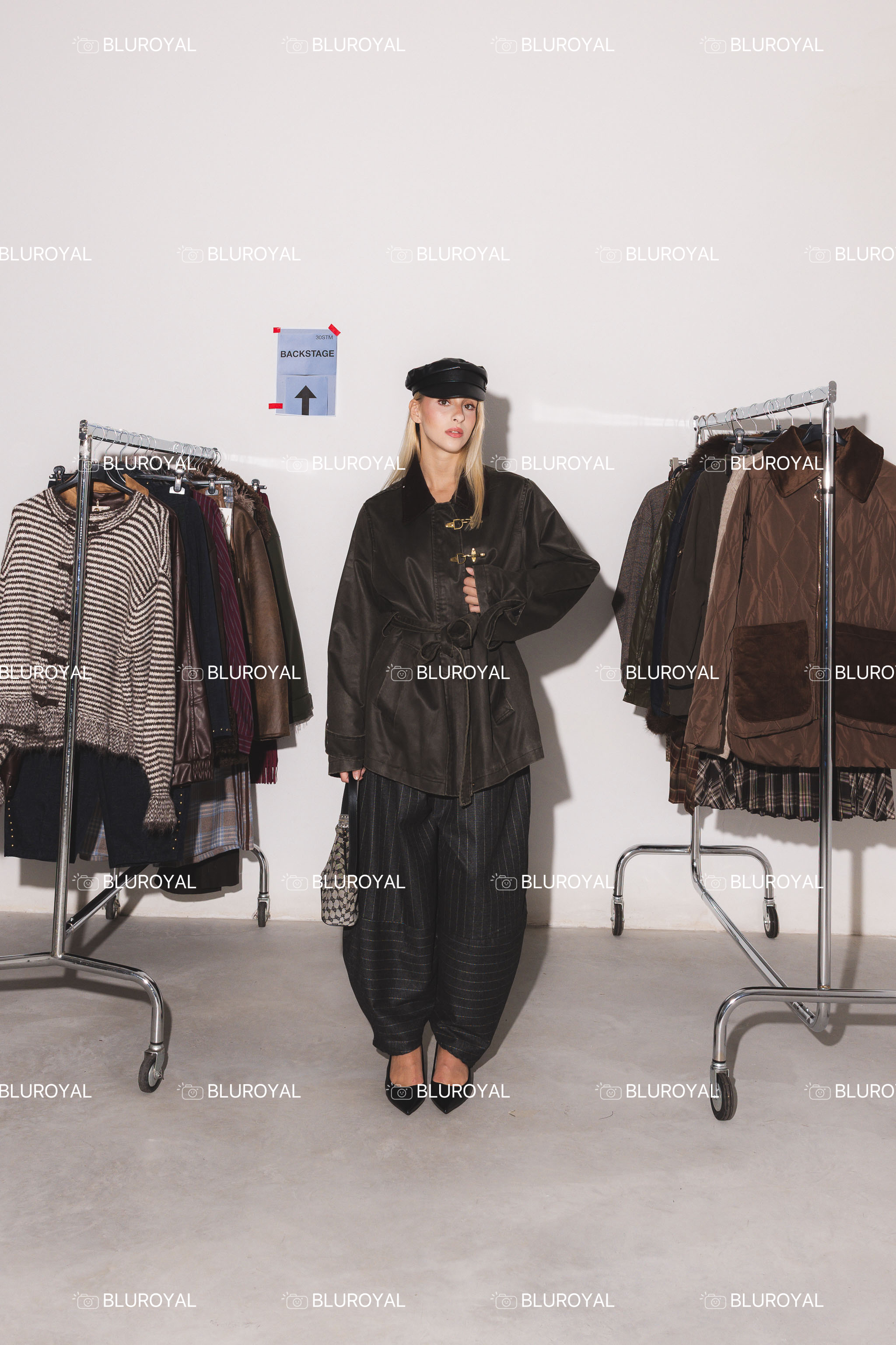 Kunstlederjacke mit Taillengürtel