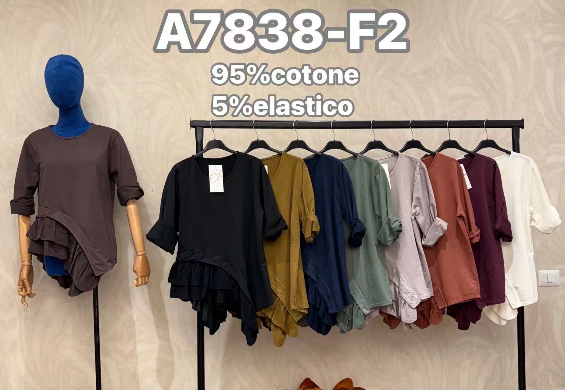 Verlängertes Top mit Rüsche