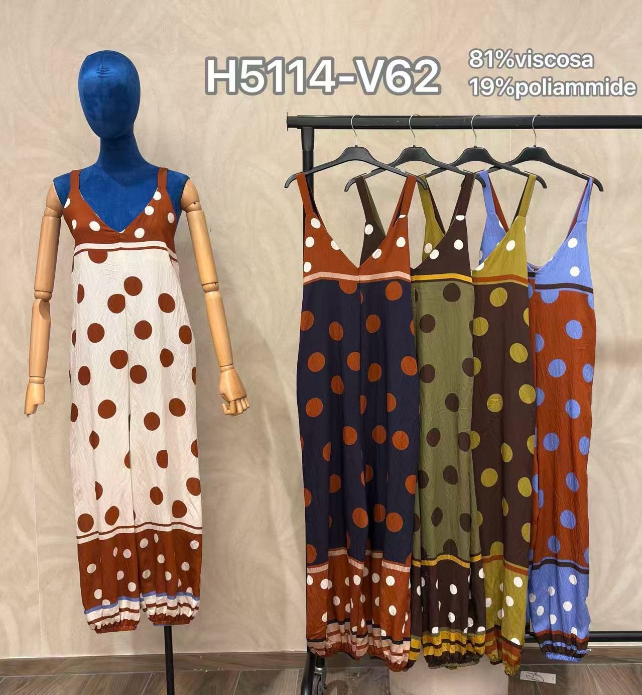 Lockerer Jumpsuit mit V-Ausschnitt