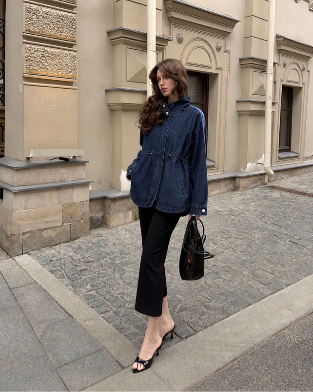 Lässige Jeansjacke mit Stehkragen