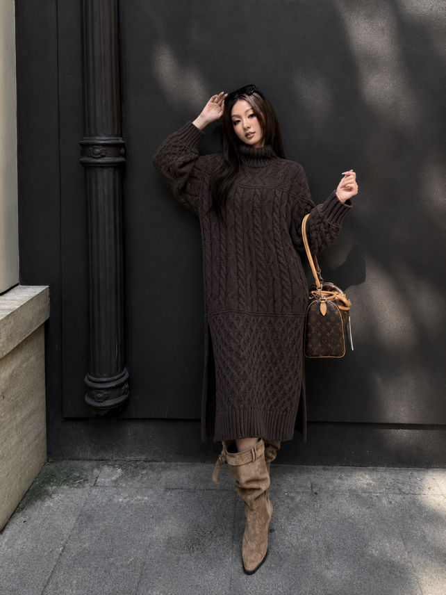 Oversize Strickkleid mit Rollkragen