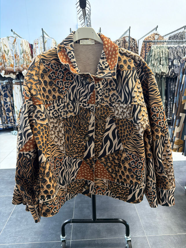 Locker geschnittene Hemdjacke