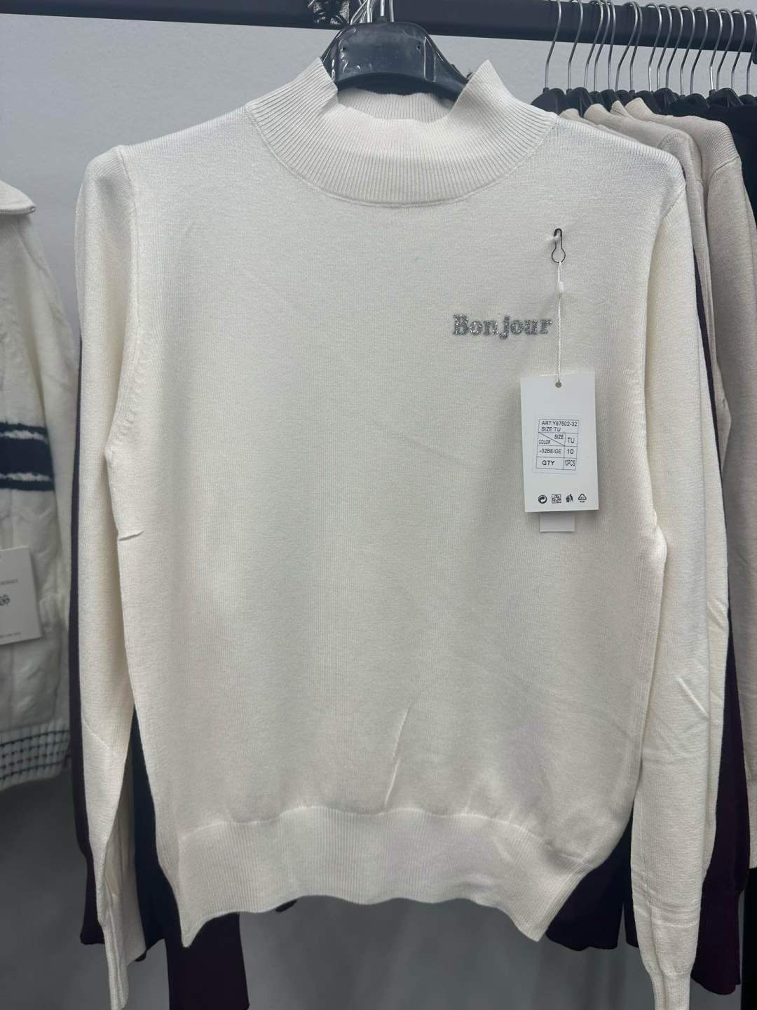 Pullover mit halbem Rollkragen und Stickerei