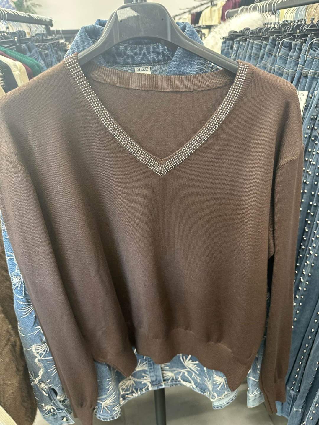 Lässiger V-Ausschnitt Pullover mit Nieten