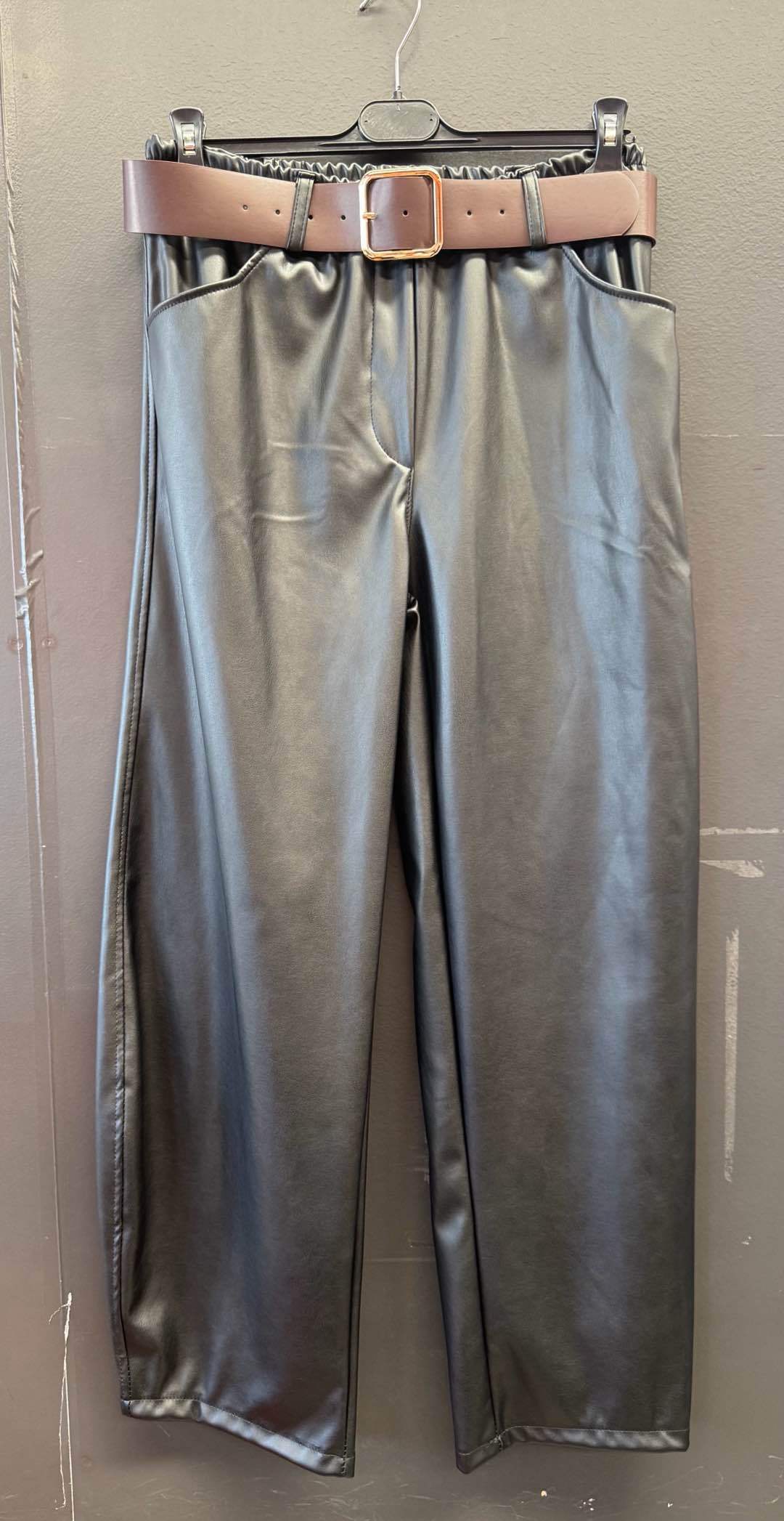 Gerade Hose aus Kunstleder