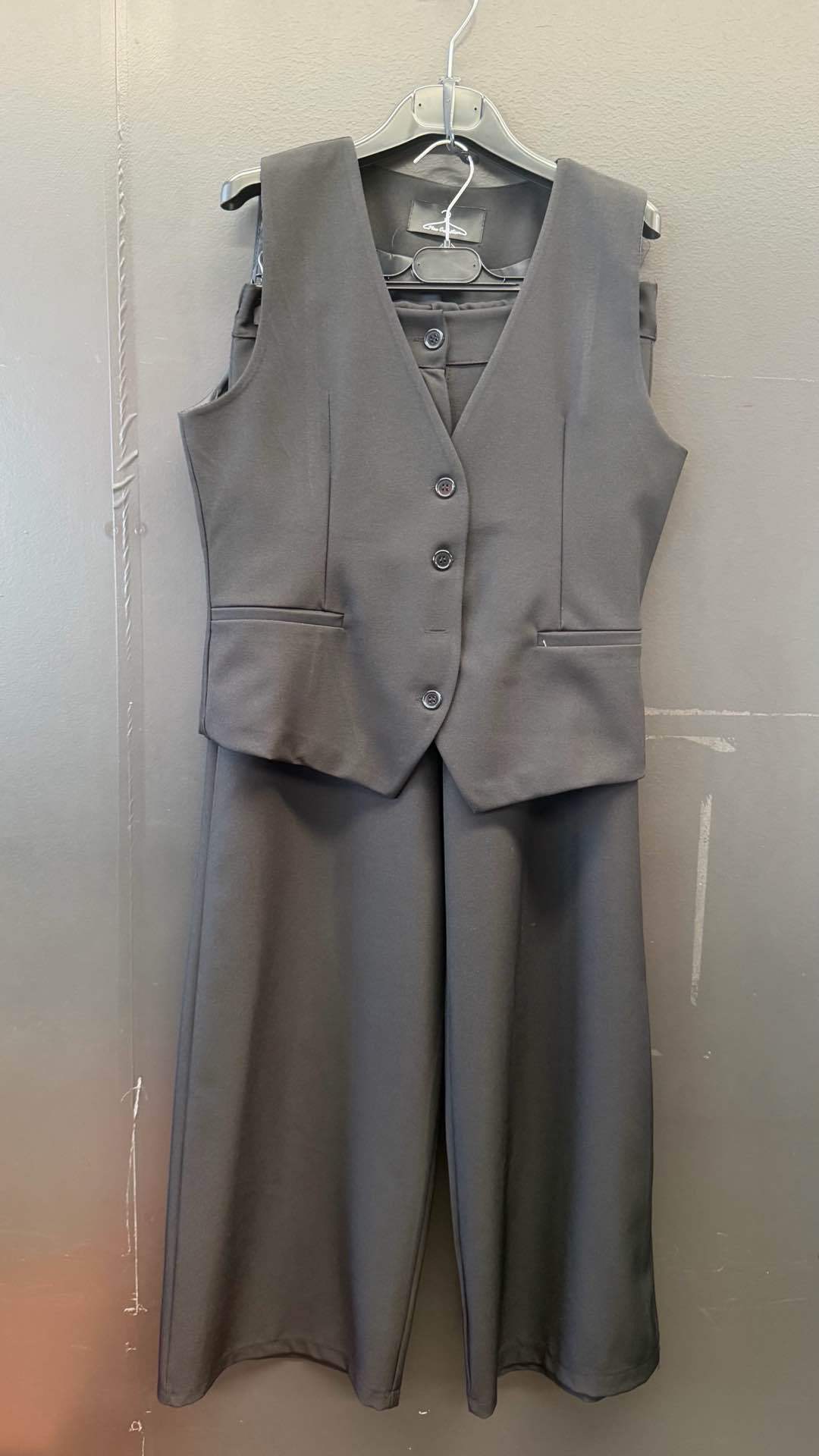 Tailliertes Set mit Palazzo-Hose