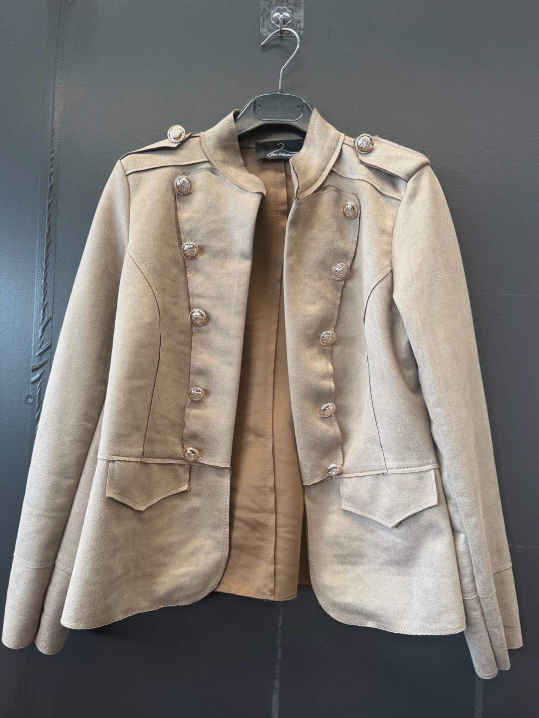 Figurbetonte Jacke mit halbem Rollkragen