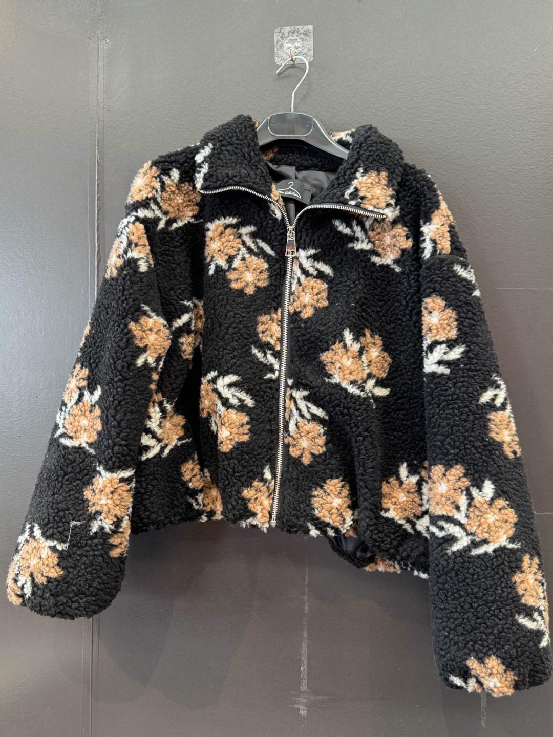 Gekürzte Teddy-Jacke mit Blumenprint