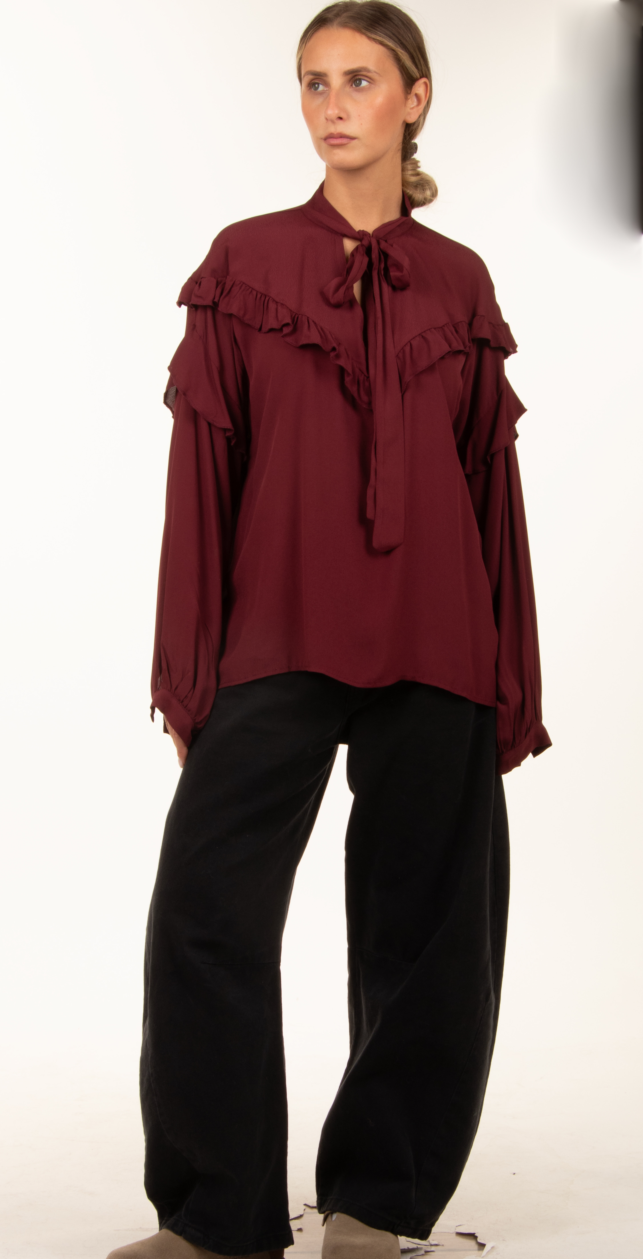 Locker geschnittene Bluse mit Stehkragen