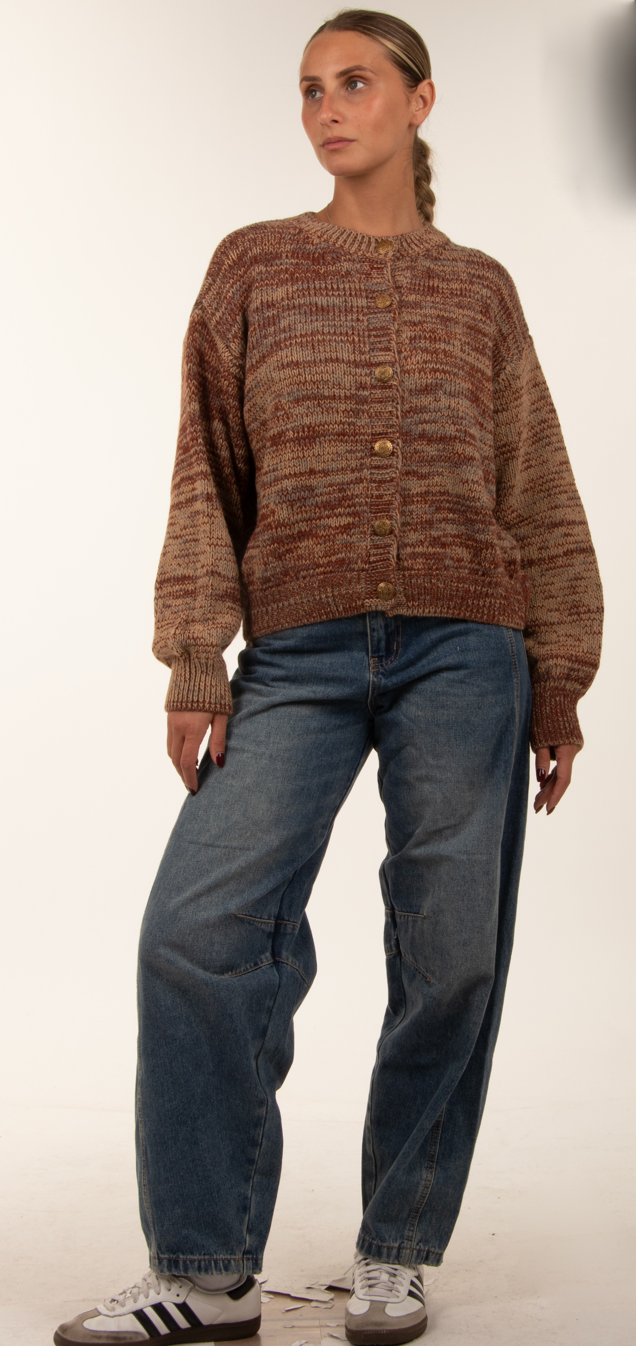 Lockerer Cardigan mit goldenen Knöpfen