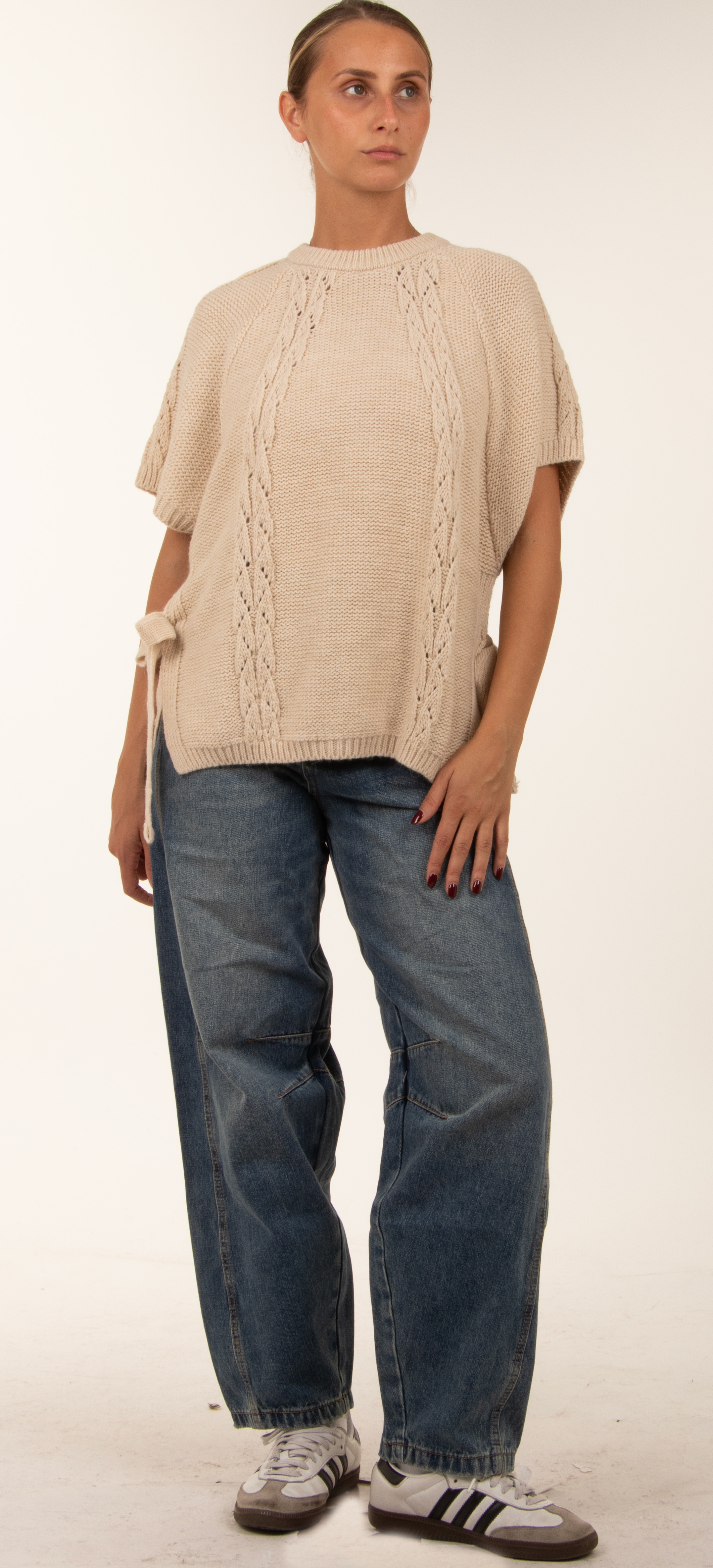 Lockerer Pullover mit Bändchen