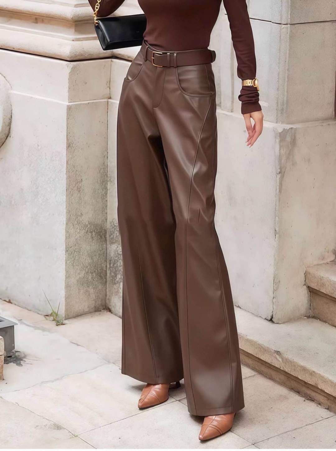 Weite Hosen mit Gürtel