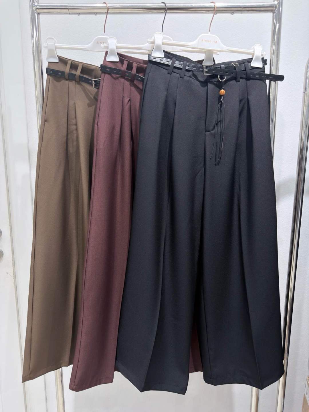 Weit geschnittene Hose mit Falten